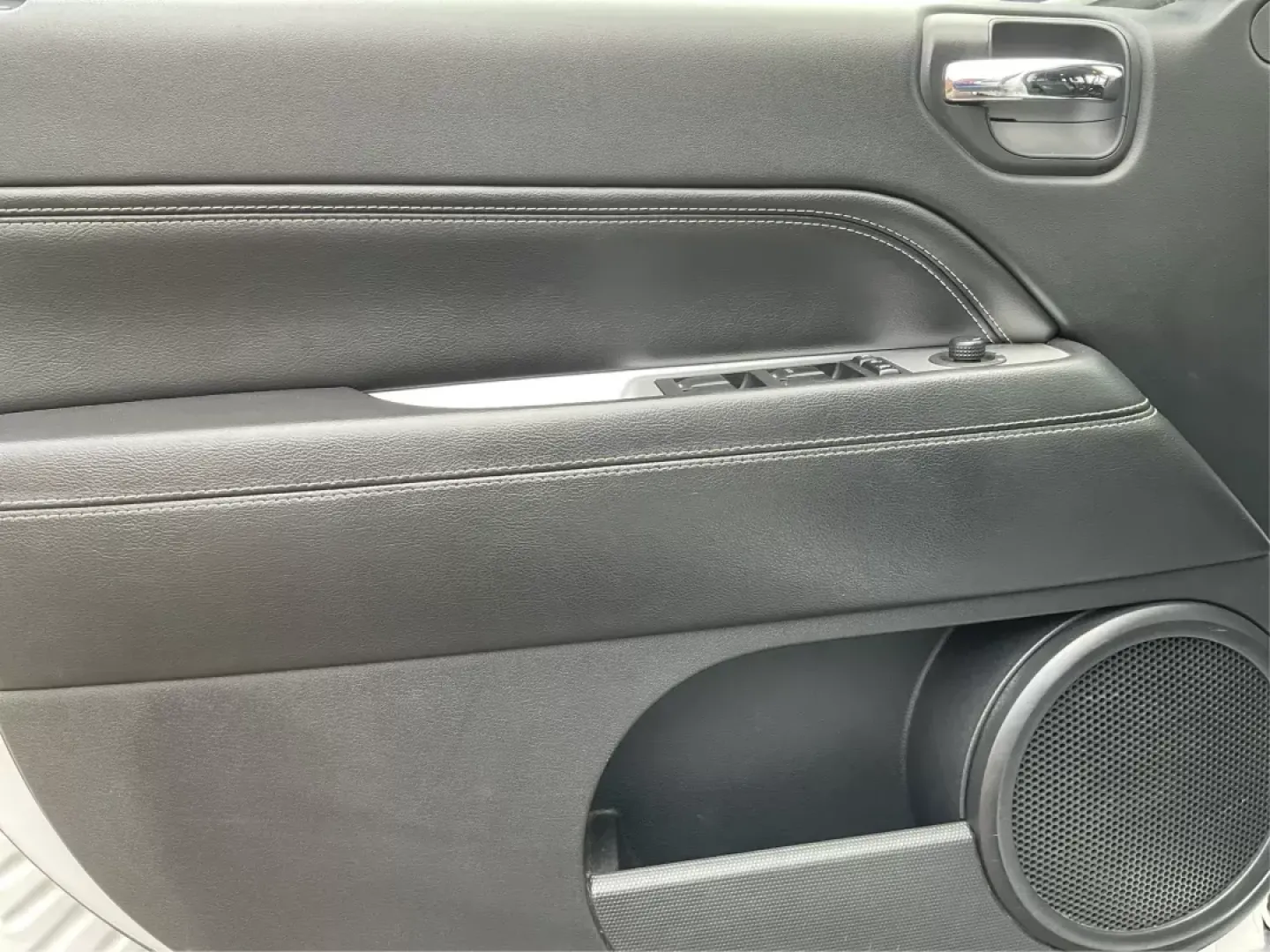 2016 Jeep Compass Latitude (1C4NJDEB9GD) with an 2.4L I-4 DOHC engine, located at 401 Woodman Dr, Riverside, OH, 45431, (937) 908-9800, 39.760899, -84.123421 - **Conquer Every Adventure with the 2016 Jeep Compass Latitude!**<br /> <br /> Are you ready to elevate your driving experience? Whether you're navigating busy city streets, embarking on weekend getaways, or tackling off-road trails, the 2016 Jeep Compass Latitude is designed to keep up with your lif - Photo#14