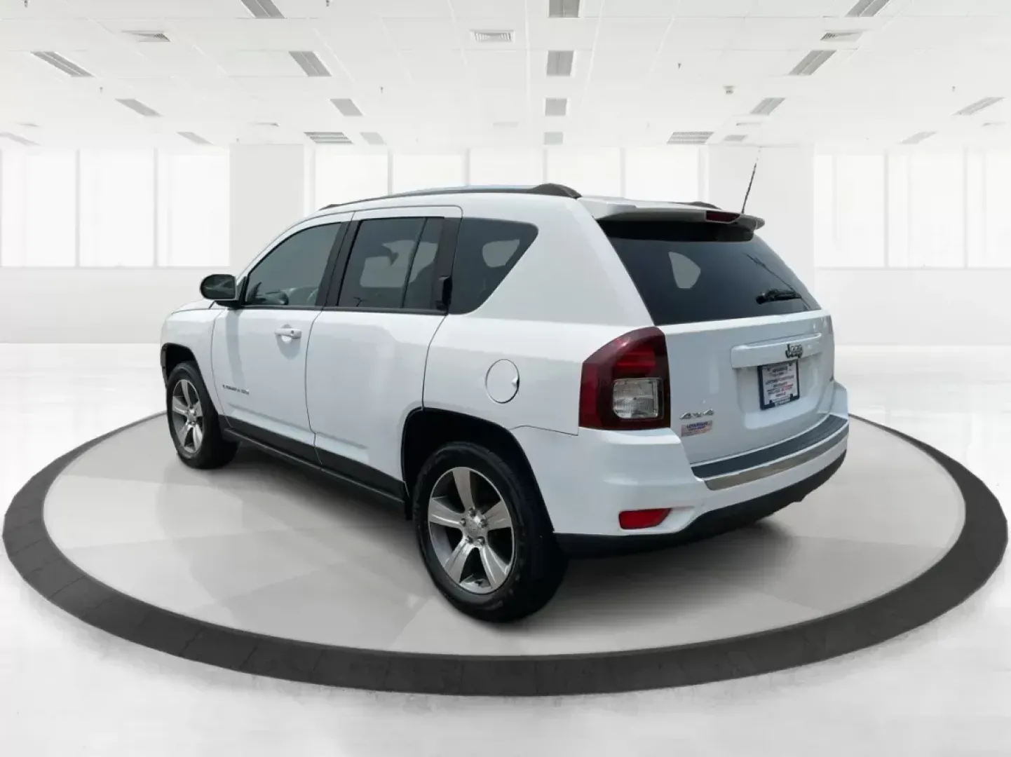 2016 Jeep Compass High Altitude Edition (1C4NJDEB9GD) with an 2.4L I-4 DOHC engine, located at 1230 East Main St, Xenia, OH, 45385, (937) 908-9800, 39.688026, -83.910172 - 2016 Jeep Compass High Altitude Edition - Photo#4
