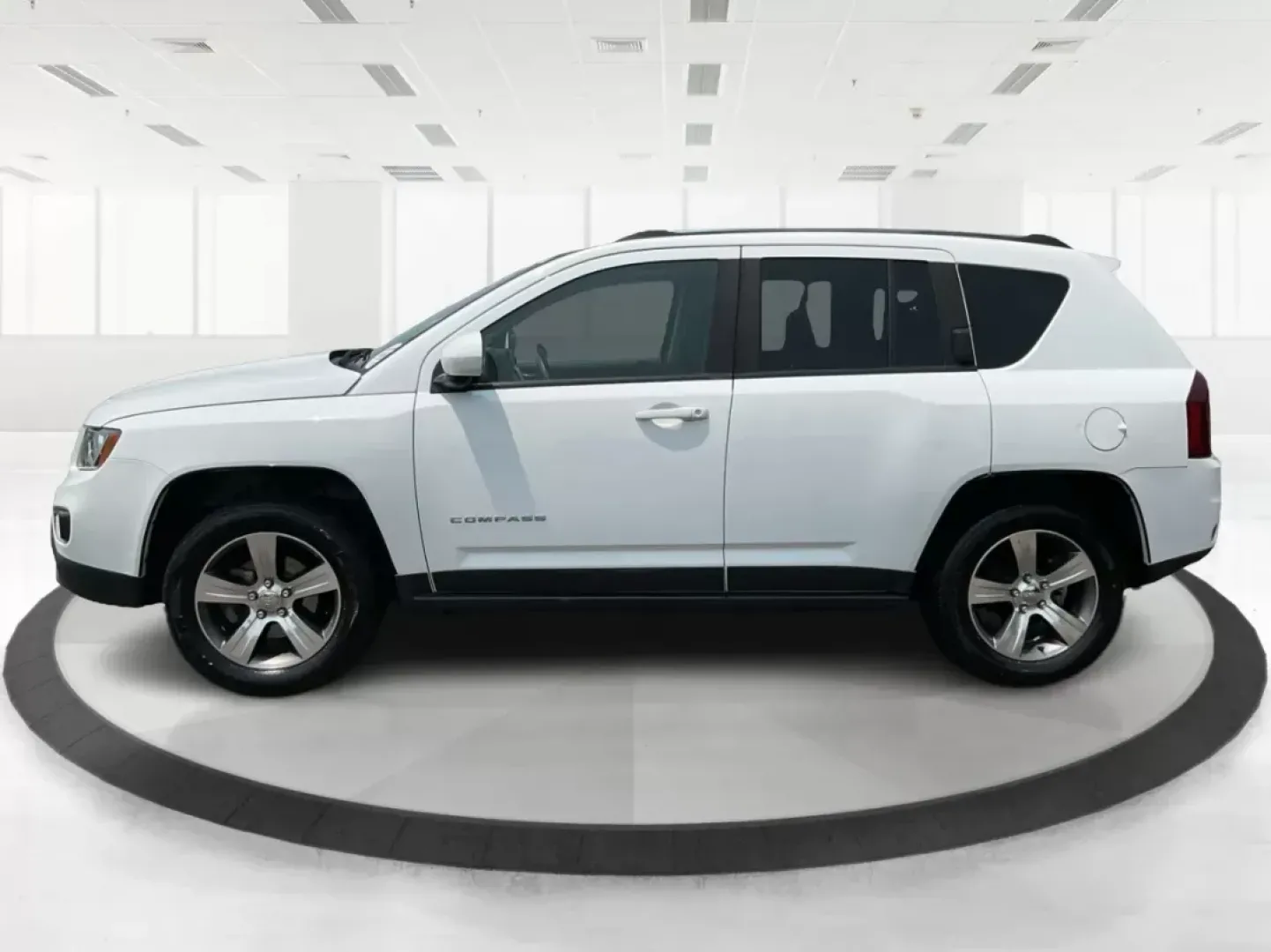 2016 Jeep Compass High Altitude Edition (1C4NJDEB9GD) with an 2.4L I-4 DOHC engine, located at 1230 East Main St, Xenia, OH, 45385, (937) 908-9800, 39.688026, -83.910172 - 2016 Jeep Compass High Altitude Edition - Photo#5