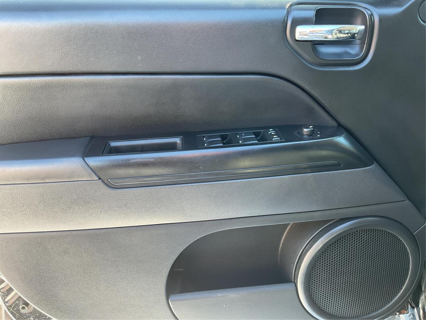 2016 Jeep Compass Sport (1C4NJDBB2GD) with an 2.4L I-4 DOHC engine, located at 1184 Kauffman Ave, Fairborn, OH, 45324, (937) 908-9800, 39.807072, -84.030914 - 2016 Jeep Compass Sport - Photo#14