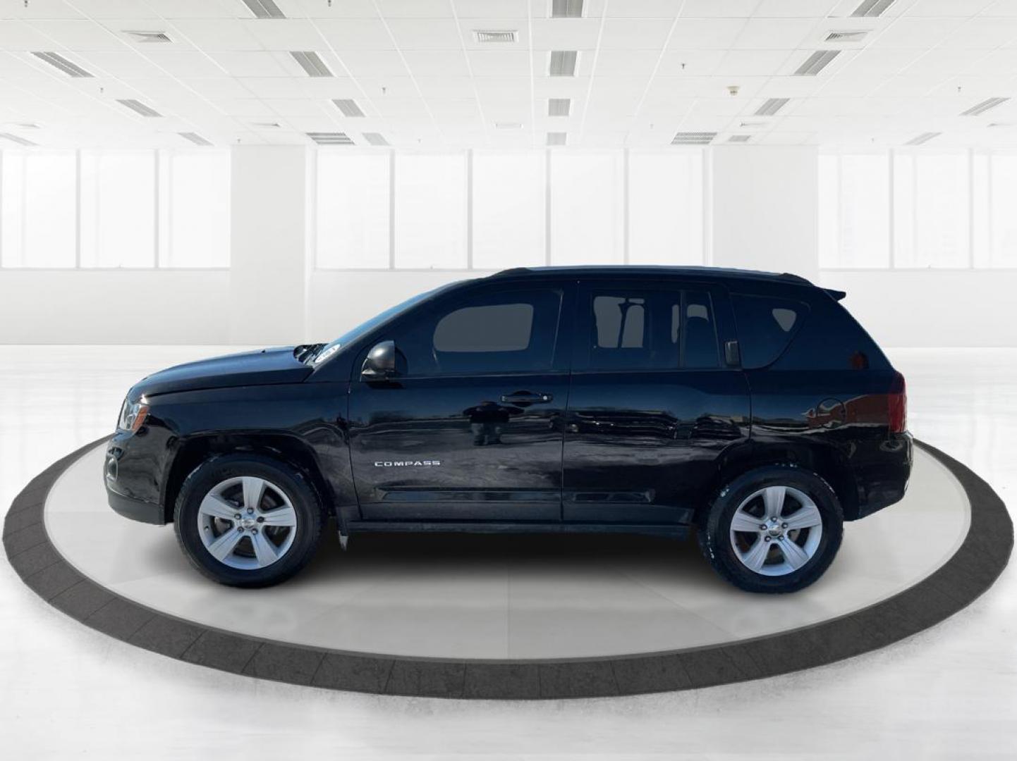 2016 Jeep Compass Sport (1C4NJDBB2GD) with an 2.4L I-4 DOHC engine, located at 1184 Kauffman Ave, Fairborn, OH, 45324, (937) 908-9800, 39.807072, -84.030914 - 2016 Jeep Compass Sport - Photo#3