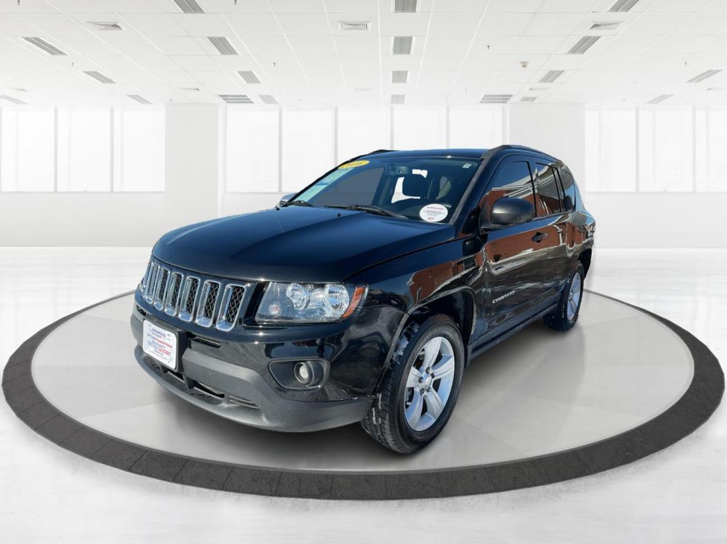 2016 Jeep Compass Sport (1C4NJDBB2GD) with an 2.4L I-4 DOHC engine, located at 1184 Kauffman Ave, Fairborn, OH, 45324, (937) 908-9800, 39.807072, -84.030914 - 2016 Jeep Compass Sport - Photo#5