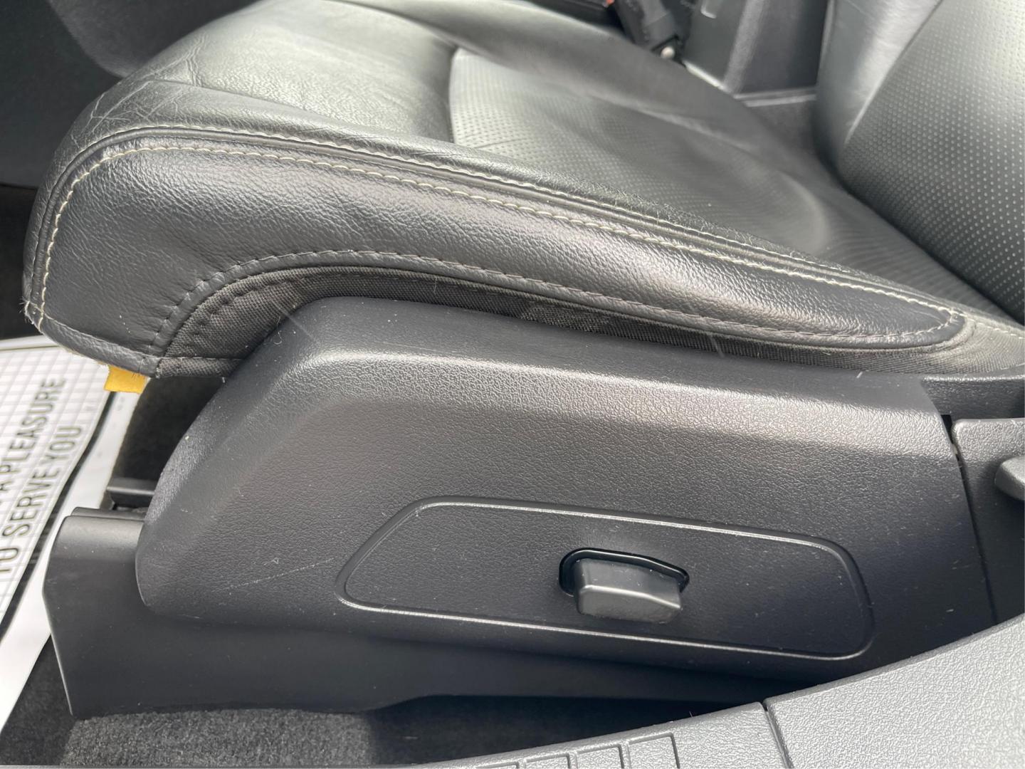 2016 Jeep Compass High Altitude (1C4NJCEA4GD) with an Other engine, located at 4508 South Dixie Dr, Moraine, OH, 45439, (937) 908-9800, 39.689976, -84.218452 - 2016 Jeep Compass High Altitude - Photo#15