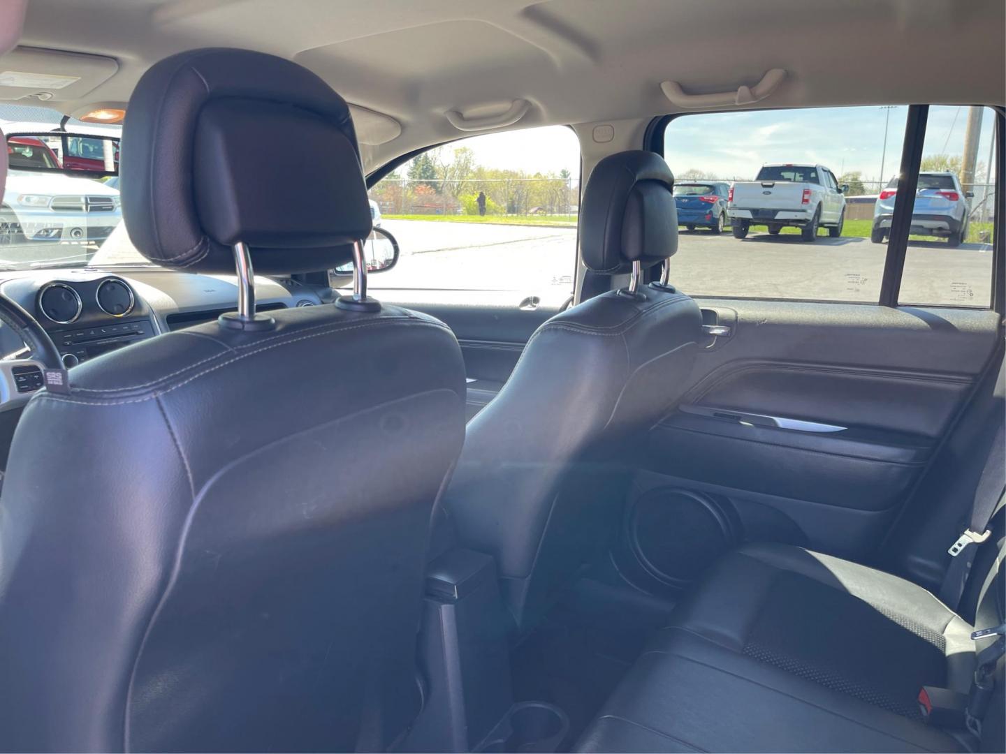 2016 Jeep Compass Latitude (1C4NJCEA2GD) with an Other engine, located at 1230 East Main St, Xenia, OH, 45385, (937) 908-9800, 39.688026, -83.910172 - 2016 Jeep Compass Latitude - Photo#9
