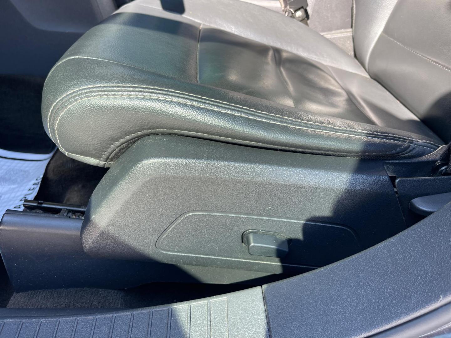 2016 Jeep Patriot High Altitude Edition (1C4NJPFAXGD) with an 2L I-4 DOHC engine, located at 8750 N County Rd 25A, Piqua, OH, 45356, (937) 908-9800, 40.164391, -84.232513 - 2016 Jeep Patriot High Altitude Edition - Photo#16