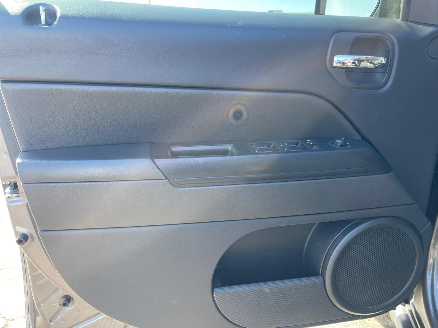2016 Jeep Patriot High Altitude Edition (1C4NJPFAXGD) with an 2L I-4 DOHC engine, located at 8750 N County Rd 25A, Piqua, OH, 45356, (937) 908-9800, 40.164391, -84.232513 - 2016 Jeep Patriot High Altitude Edition - Photo#17