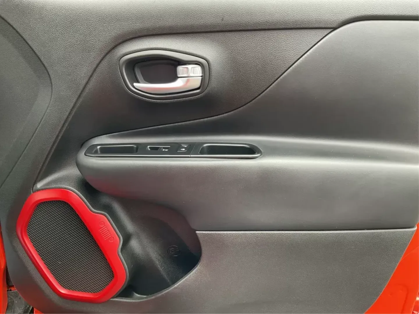 2016 Jeep Renegade Trailhawk (ZACCJBCT1GP) with an Tigershark MultiAir 2.4L I-4 variable valve contro engine, located at 1099 N County Rd 25A , Troy, OH, 45373, (937) 908-9800, 40.057079, -84.212883 - Embrace adventure and elevate your daily routine with this 2016 Jeep Renegade Trailhawk, a versatile Crossover designed for both urban commuting and weekend escapades. Ideal for budget-conscious buyers, this vehicle combines rugged capability with modern technology, making it perfect for growing fam - Photo#18