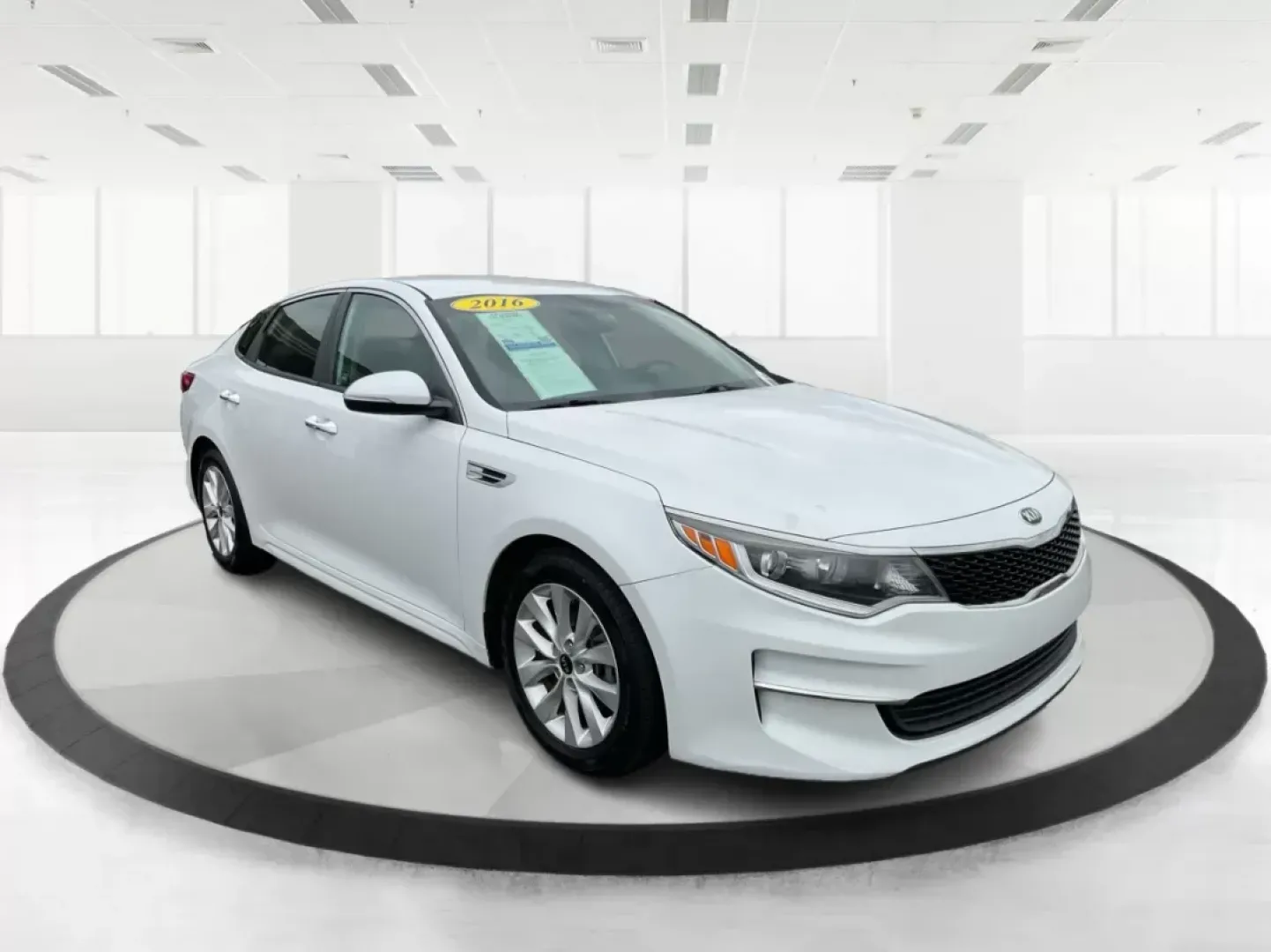 2016 Kia Optima LX (5XXGT4L32GG) with an Theta II 2.4L I-4 gasoline direct injection engine, located at 4508 South Dixie Dr, Moraine, OH, 45439, (937) 908-9800, 39.689976, -84.218452 - Discover the perfect blend of style, comfort, and reliability with the 2016 Kia Optima LX, ideal for your daily commutes, weekend getaways, and everything in between. At Advantage Car and Credit, located at 1184 Kauffman Ave, Fairborn, OH 45324, we specialize in providing vehicles that cater to a va - Photo#0