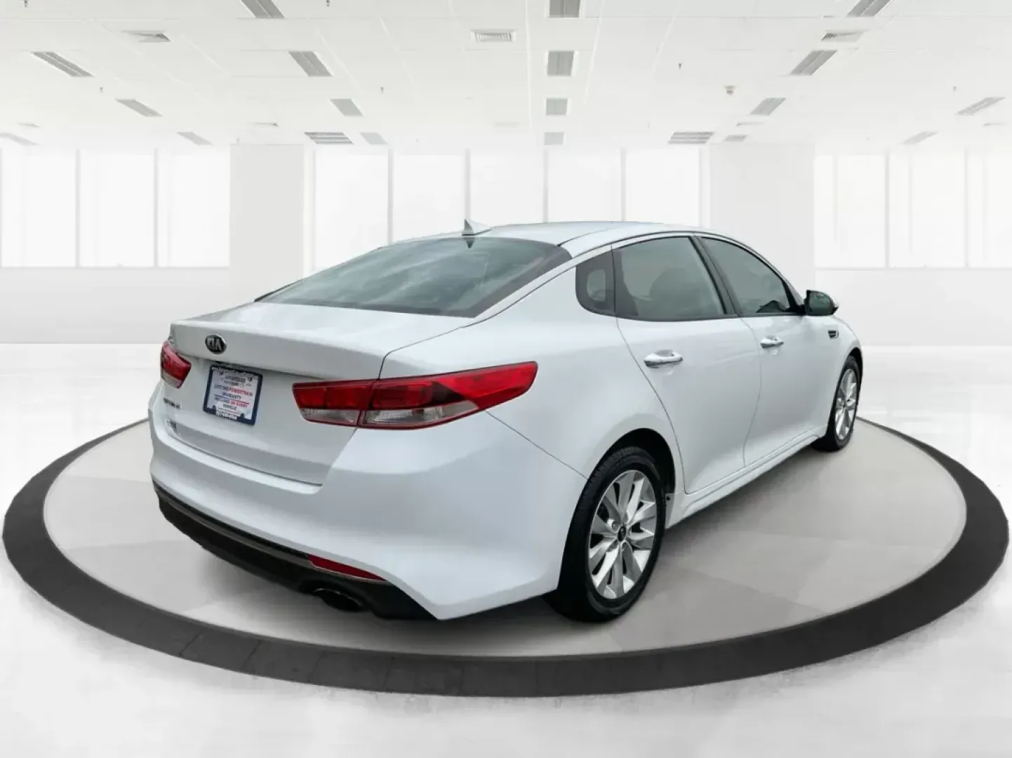 2016 Kia Optima LX (5XXGT4L32GG) with an Theta II 2.4L I-4 gasoline direct injection engine, located at 4508 South Dixie Dr, Moraine, OH, 45439, (937) 908-9800, 39.689976, -84.218452 - Discover the perfect blend of style, comfort, and reliability with the 2016 Kia Optima LX, ideal for your daily commutes, weekend getaways, and everything in between. At Advantage Car and Credit, located at 1184 Kauffman Ave, Fairborn, OH 45324, we specialize in providing vehicles that cater to a va - Photo#2