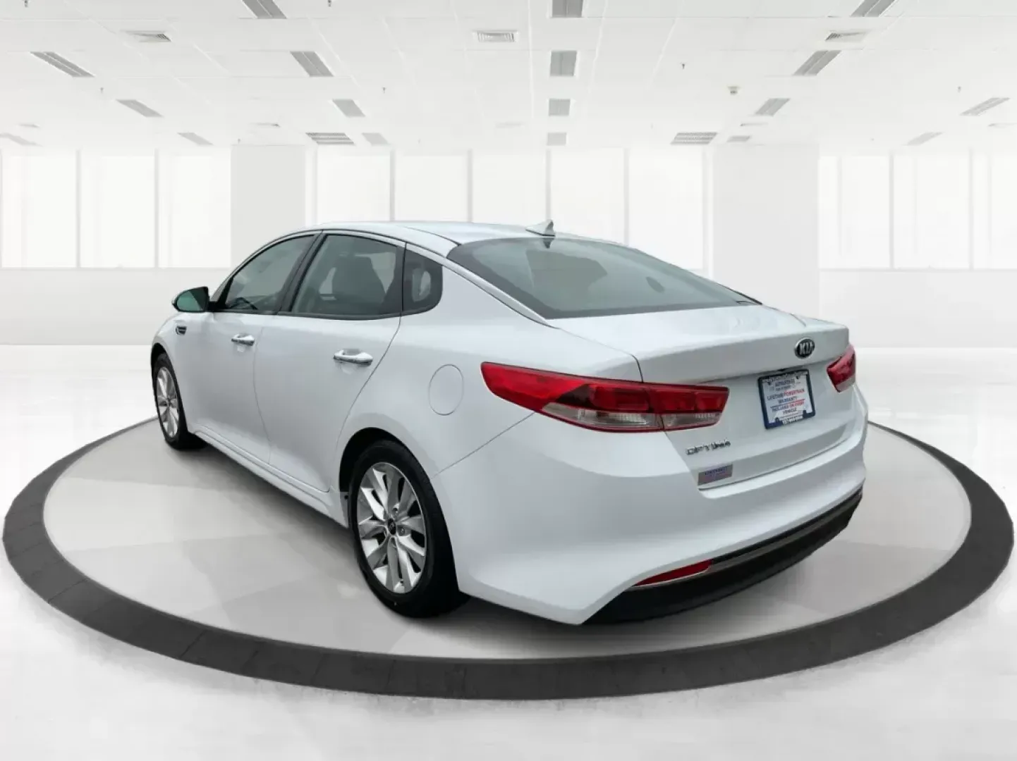2016 Kia Optima LX (5XXGT4L32GG) with an Theta II 2.4L I-4 gasoline direct injection engine, located at 4508 South Dixie Dr, Moraine, OH, 45439, (937) 908-9800, 39.689976, -84.218452 - Discover the perfect blend of style, comfort, and reliability with the 2016 Kia Optima LX, ideal for your daily commutes, weekend getaways, and everything in between. At Advantage Car and Credit, located at 1184 Kauffman Ave, Fairborn, OH 45324, we specialize in providing vehicles that cater to a va - Photo#4