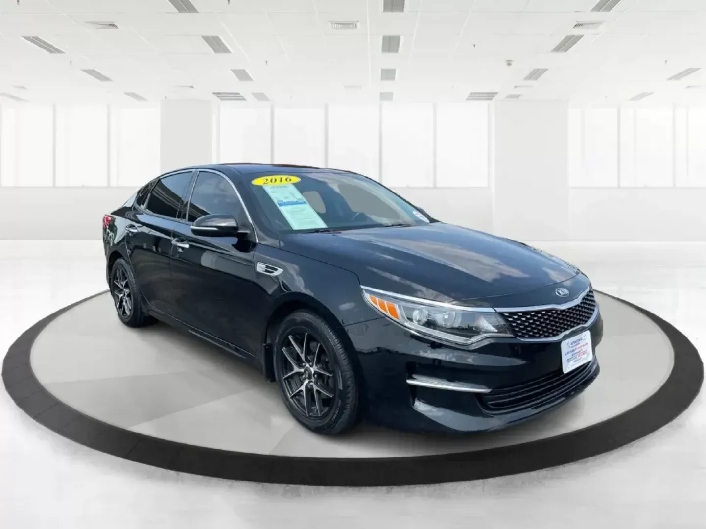 2016 Kia Optima EX (5XXGU4L35GG) with an Theta II 2.4L I-4 gasoline direct injection engine, located at 1230 East Main St, Xenia, OH, 45385, (937) 908-9800, 39.688026, -83.910172 - **Discover Your Next Adventure with the 2016 Kia Optima at Advantage Car and Credit!**<br /> <br /> Are you searching for a reliable vehicle that perfectly balances comfort, style, and technology? Look no further than our stunning 2016 Kia Optima EX, now available at Advantage Car and Credit in Fair - Photo#0