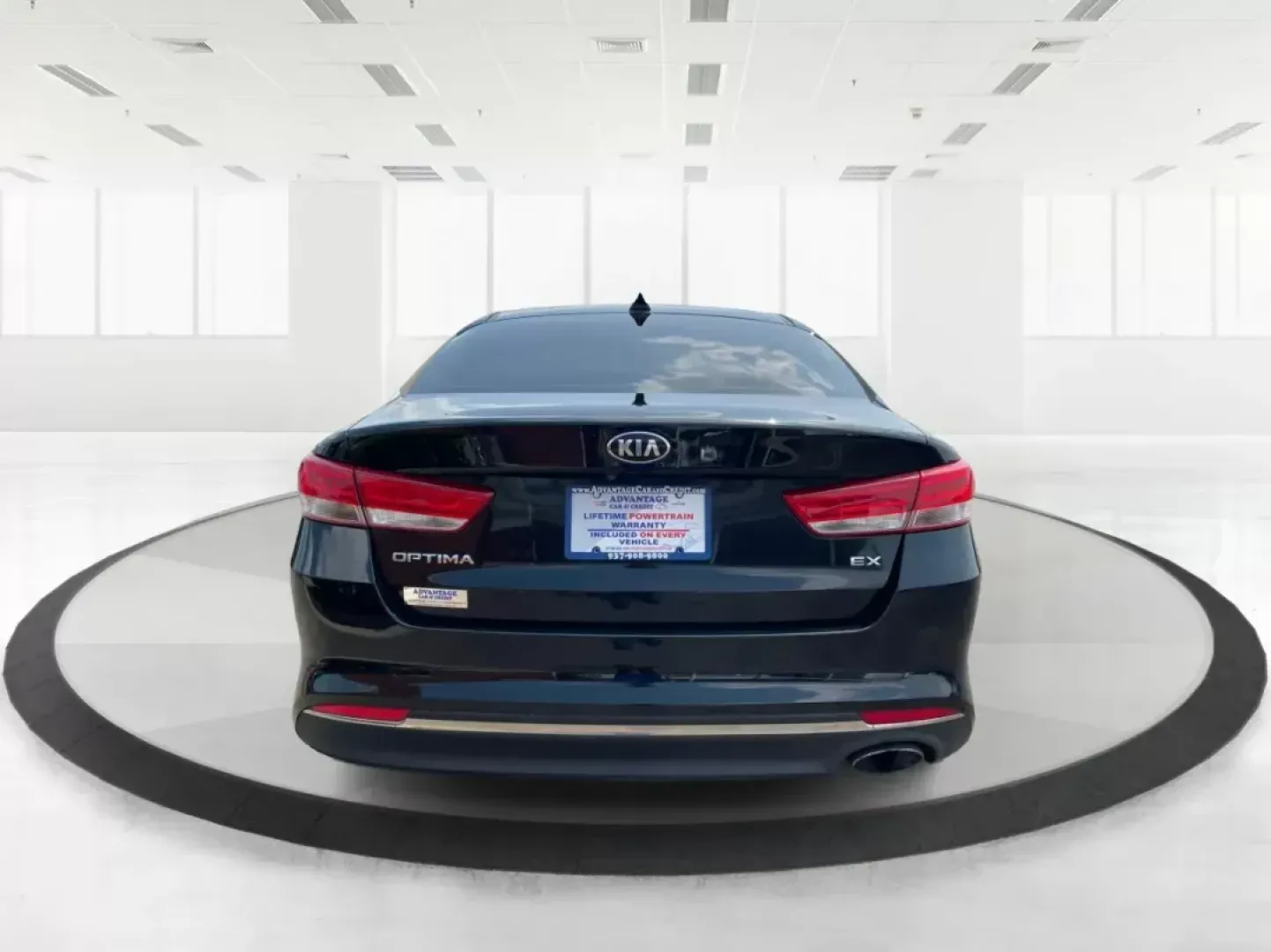 2016 Kia Optima EX (5XXGU4L35GG) with an Theta II 2.4L I-4 gasoline direct injection engine, located at 1230 East Main St, Xenia, OH, 45385, (937) 908-9800, 39.688026, -83.910172 - **Discover Your Next Adventure with the 2016 Kia Optima at Advantage Car and Credit!**<br /> <br /> Are you searching for a reliable vehicle that perfectly balances comfort, style, and technology? Look no further than our stunning 2016 Kia Optima EX, now available at Advantage Car and Credit in Fair - Photo#3