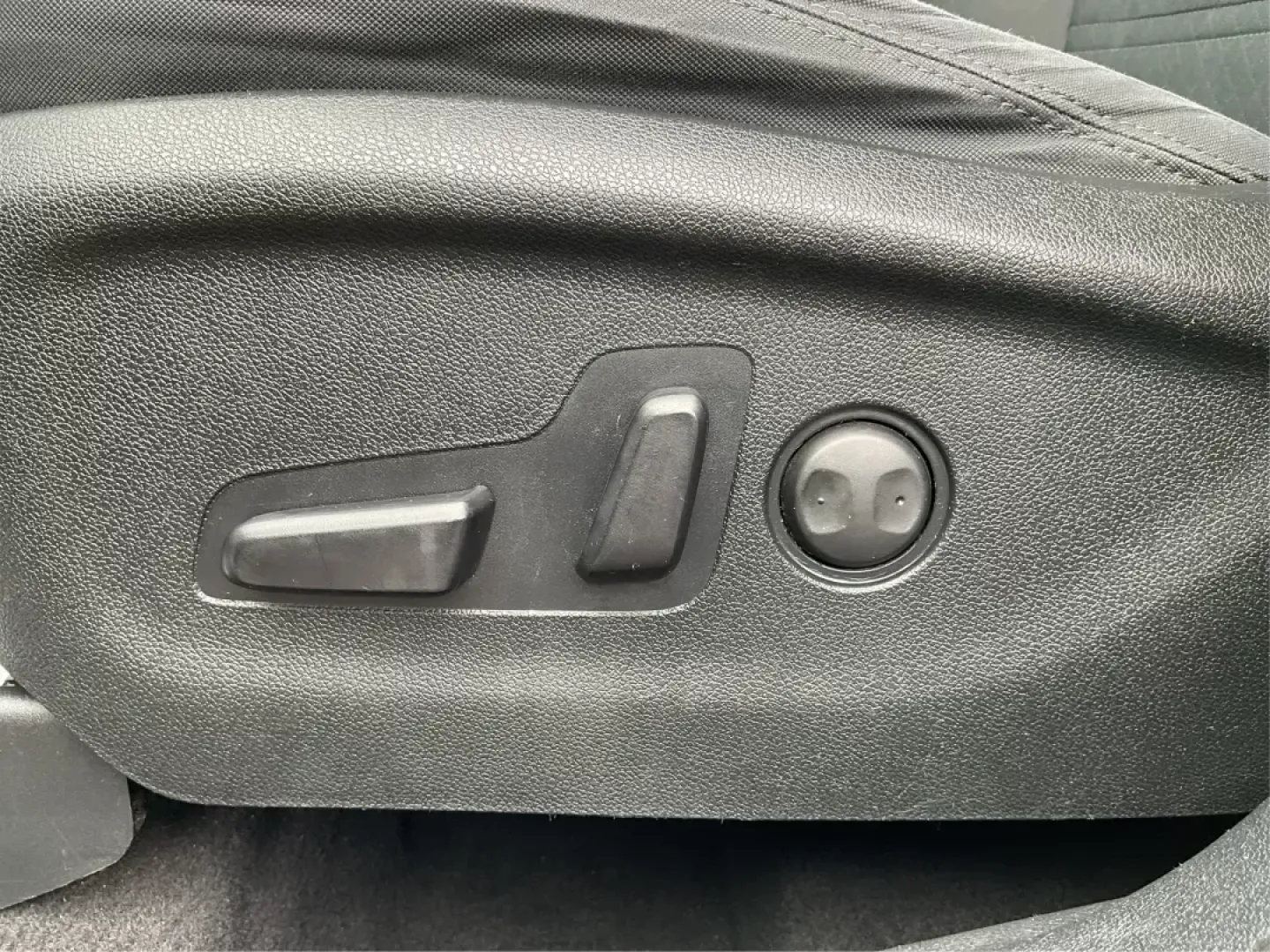 2016 Kia Sorento 2.4L LX (5XYPGDA39GG) with an 2.4L I-4 gasoline direct injection engine, located at 1099 N County Rd 25A , Troy, OH, 45373, (937) 908-9800, 40.057079, -84.212883 - 2016 Kia Sorento 2.4L LX - Photo#17
