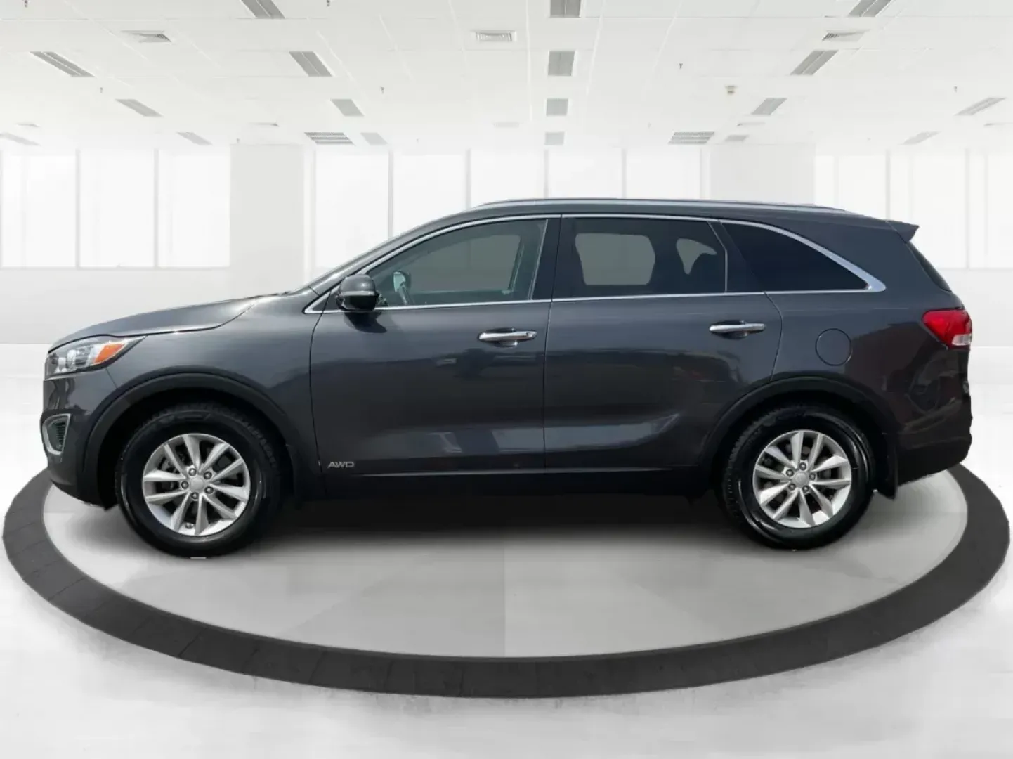 2016 Kia Sorento 2.4L LX (5XYPGDA33GG) with an 2.4L I-4 gasoline direct injection engine, located at 1184 Kauffman Ave, Fairborn, OH, 45324, (937) 908-9800, 39.807072, -84.030914 - ### Embrace Adventure with the 2016 Kia Sorento: Your Perfect Family SUV!<br /> <br /> Are you ready to elevate your family's travel game? The 2016 Kia Sorento, available now at **Advantage Car and Credit** in Fairborn, OH, offers the perfect blend of space, comfort, and reliability for family adven - Photo#5