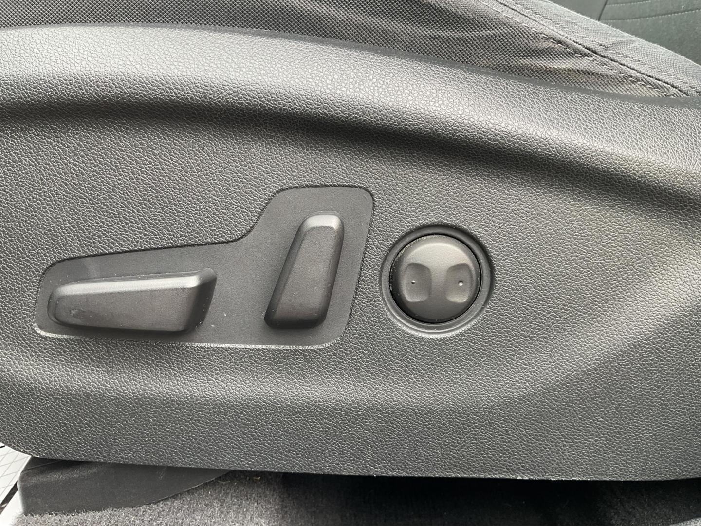 2016 Kia Sorento 2.4L LX (5XYPGDA32GG) with an 2.4L I-4 gasoline direct injection engine, located at 1184 Kauffman Ave, Fairborn, OH, 45324, (937) 908-9800, 39.807072, -84.030914 - Third Row - Photo#16