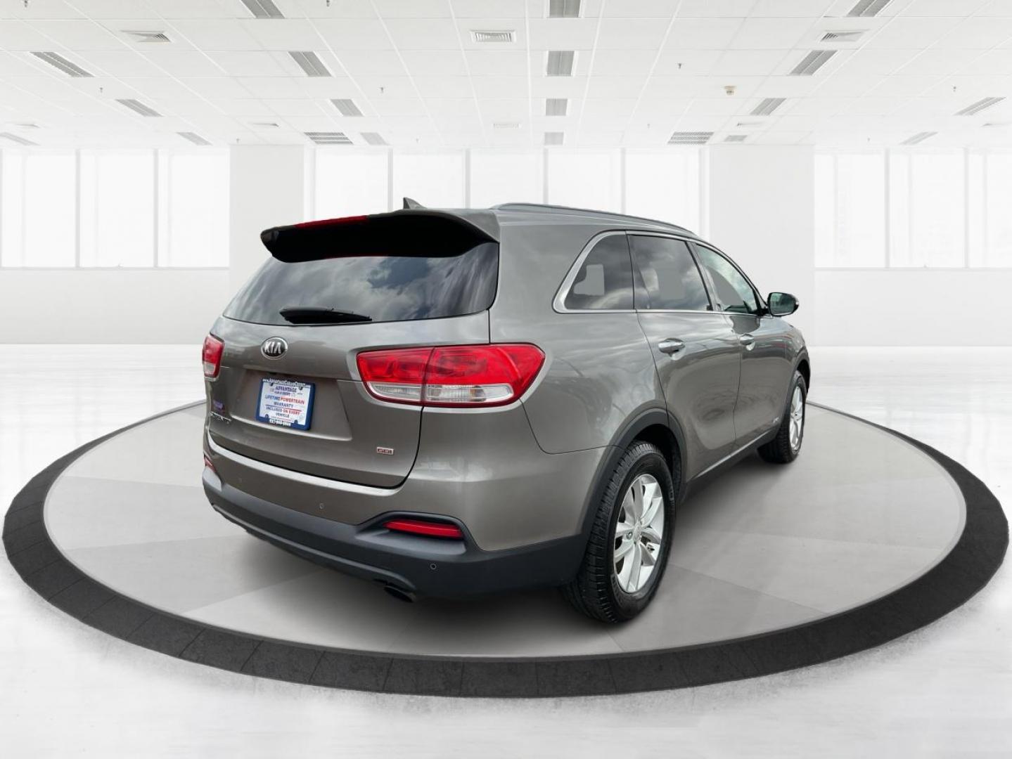 2016 Kia Sorento 2.4L LX (5XYPGDA32GG) with an 2.4L I-4 gasoline direct injection engine, located at 1184 Kauffman Ave, Fairborn, OH, 45324, (937) 908-9800, 39.807072, -84.030914 - Third Row - Photo#2