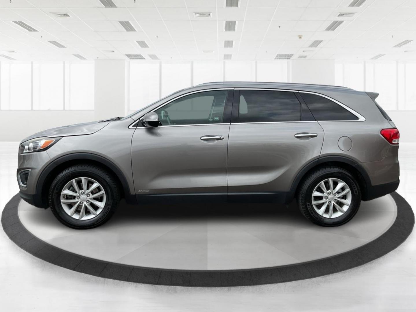 2016 Kia Sorento 2.4L LX (5XYPGDA32GG) with an 2.4L I-4 gasoline direct injection engine, located at 1184 Kauffman Ave, Fairborn, OH, 45324, (937) 908-9800, 39.807072, -84.030914 - Third Row - Photo#5
