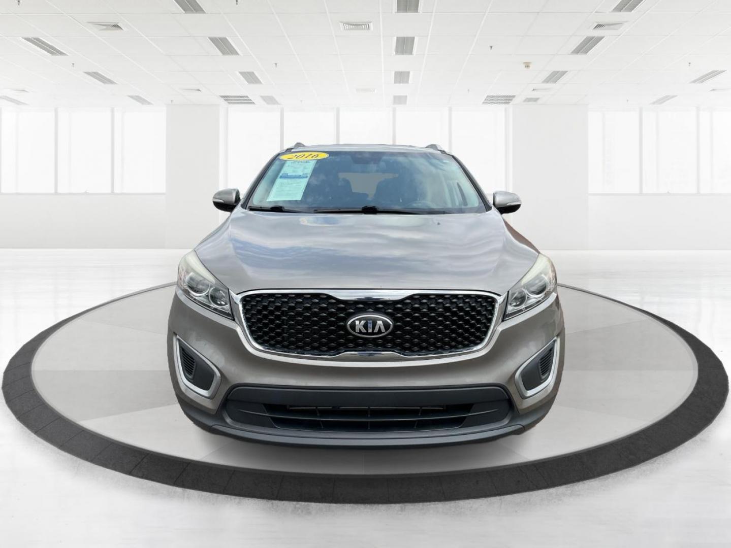2016 Kia Sorento 2.4L LX (5XYPGDA32GG) with an 2.4L I-4 gasoline direct injection engine, located at 1184 Kauffman Ave, Fairborn, OH, 45324, (937) 908-9800, 39.807072, -84.030914 - Third Row - Photo#6