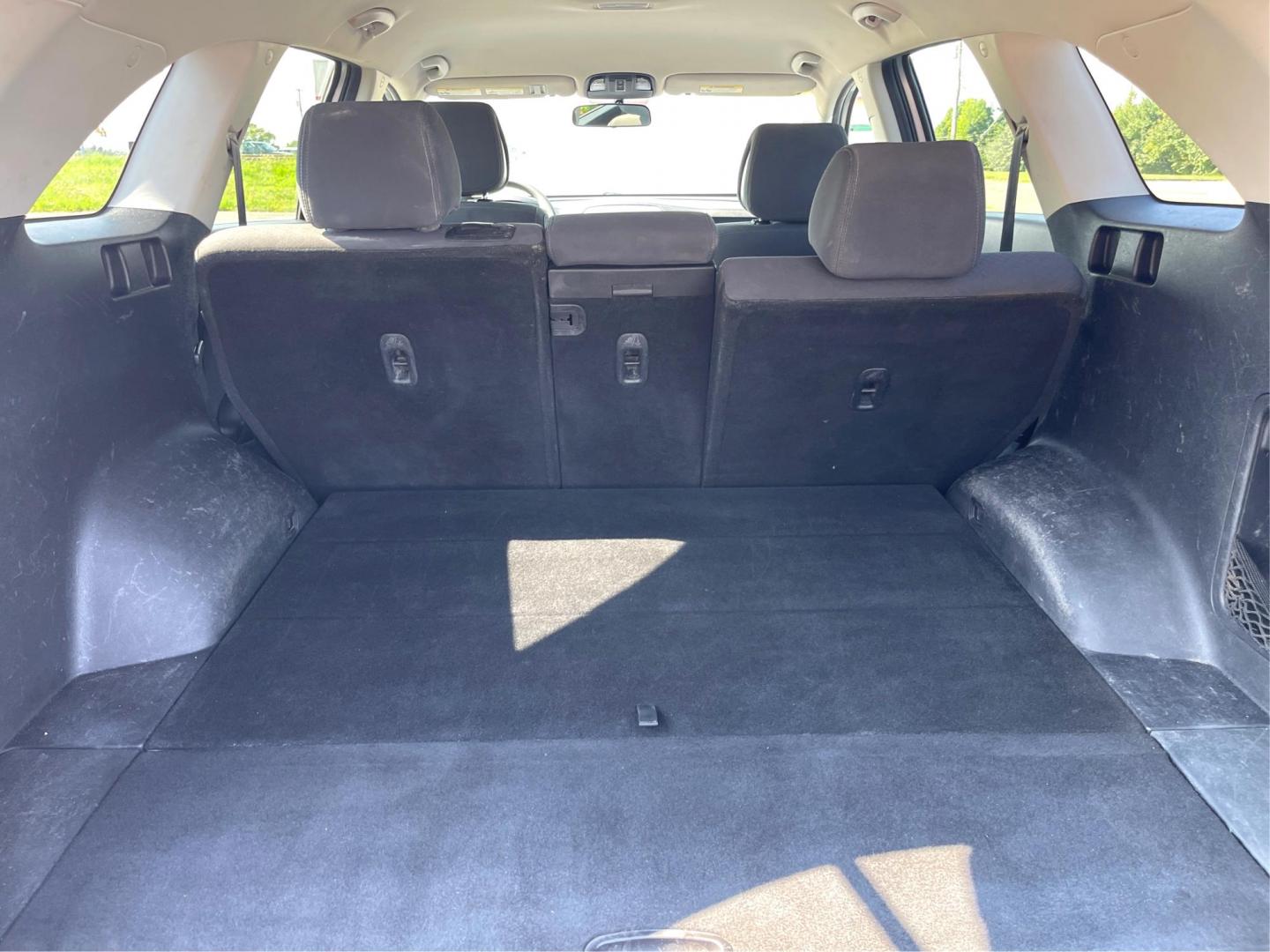 2016 Sparkling Silver Kia Sorento L 2WD (5XYPG4A31GG) with an 2.4L L4 DOHC 16V engine, 6-Speed Automatic transmission, located at 4508 South Dixie Dr, Moraine, OH, 45439, (937) 908-9800, 39.689976, -84.218452 - 2016 Kia Sorento L 2WD - Photo#12