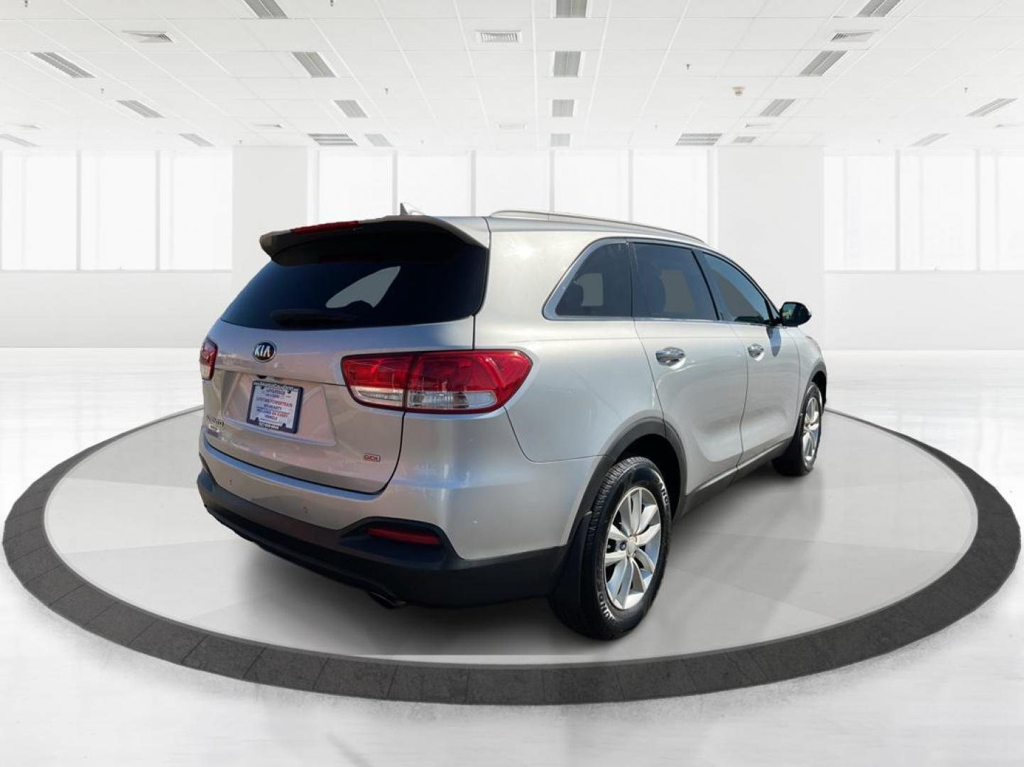 2016 Kia Sorento 2.4L LX (5XYPG4A34GG) with an 2.4L I-4 gasoline direct injection engine, located at 1230 East Main St, Xenia, OH, 45385, (937) 908-9800, 39.688026, -83.910172 - 2016 Kia Sorento 2.4L LX - Photo#2