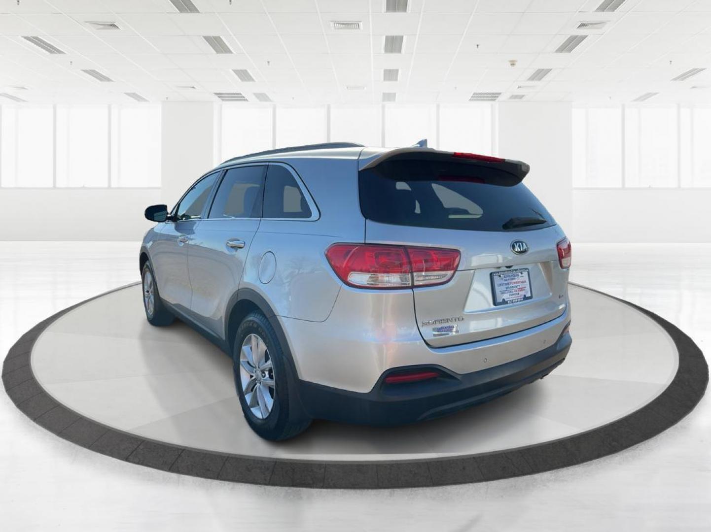 2016 Kia Sorento 2.4L LX (5XYPG4A34GG) with an 2.4L I-4 gasoline direct injection engine, located at 1230 East Main St, Xenia, OH, 45385, (937) 908-9800, 39.688026, -83.910172 - 2016 Kia Sorento 2.4L LX - Photo#4