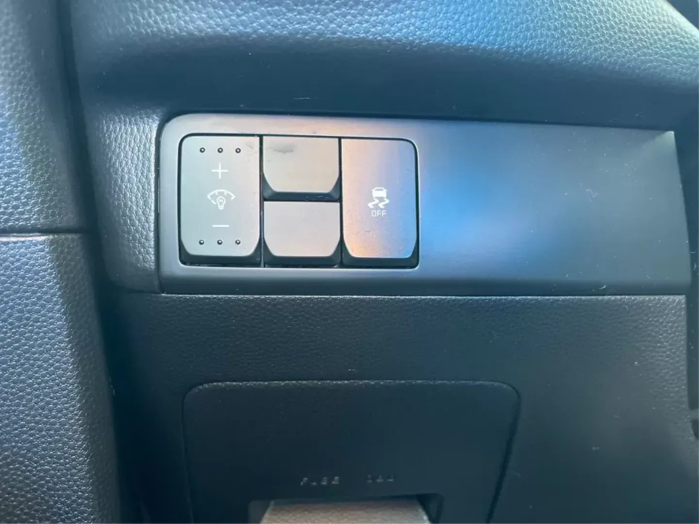 2016 Kia Soul + (KNDJP3A58G7) with an 2.0L L4 DOHC 16V engine, 6-Speed Automatic transmission, located at 880 E. National Road, Vandalia, OH, 45377, (937) 908-9800, 39.891918, -84.183594 - 2016 Kia Soul + - Photo#16