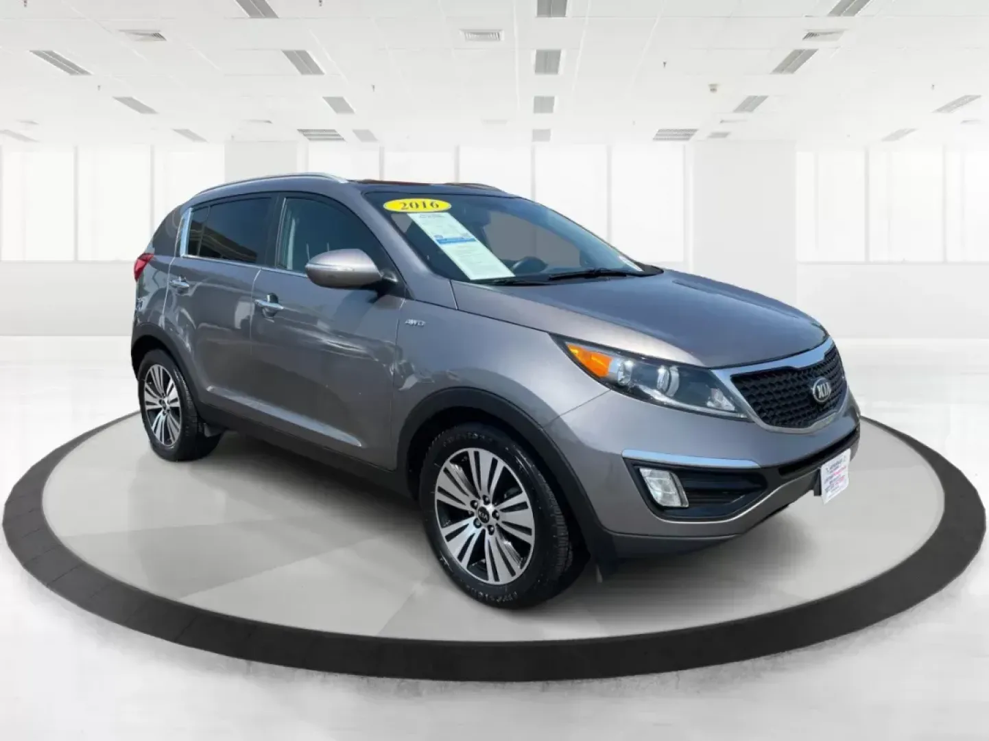 2016 Kia Sportage EX (KNDPCCAC7G7) with an Theta II 2.4L I-4 gasoline direct injection engine, located at 1230 East Main St, Xenia, OH, 45385, (937) 908-9800, 39.688026, -83.910172 - ### Elevate Your Adventures with the 2016 Kia Sportage EX<br /> <br /> Are you ready to enhance your daily commute or embark on weekend adventures with family and friends? The 2016 Kia Sportage EX is your perfect partner, blending style, comfort, and practicality into one amazing crossover SUV. Idea - Photo#0