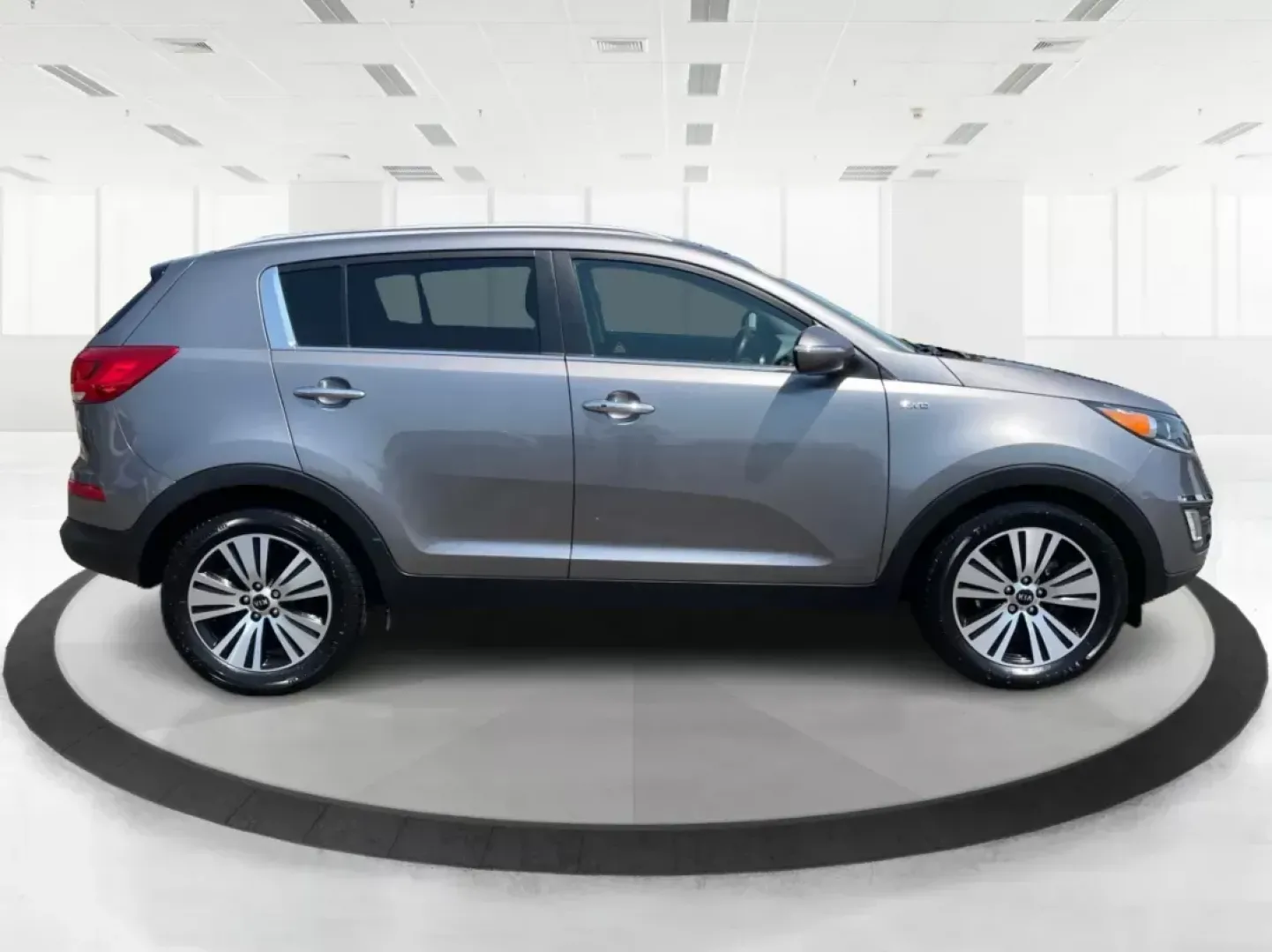 2016 Kia Sportage EX (KNDPCCAC7G7) with an Theta II 2.4L I-4 gasoline direct injection engine, located at 1230 East Main St, Xenia, OH, 45385, (937) 908-9800, 39.688026, -83.910172 - ### Elevate Your Adventures with the 2016 Kia Sportage EX<br /> <br /> Are you ready to enhance your daily commute or embark on weekend adventures with family and friends? The 2016 Kia Sportage EX is your perfect partner, blending style, comfort, and practicality into one amazing crossover SUV. Idea - Photo#1