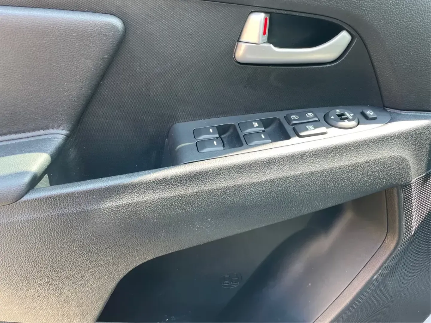 2016 Kia Sportage EX (KNDPCCAC7G7) with an Theta II 2.4L I-4 gasoline direct injection engine, located at 1230 East Main St, Xenia, OH, 45385, (937) 908-9800, 39.688026, -83.910172 - ### Elevate Your Adventures with the 2016 Kia Sportage EX<br /> <br /> Are you ready to enhance your daily commute or embark on weekend adventures with family and friends? The 2016 Kia Sportage EX is your perfect partner, blending style, comfort, and practicality into one amazing crossover SUV. Idea - Photo#18