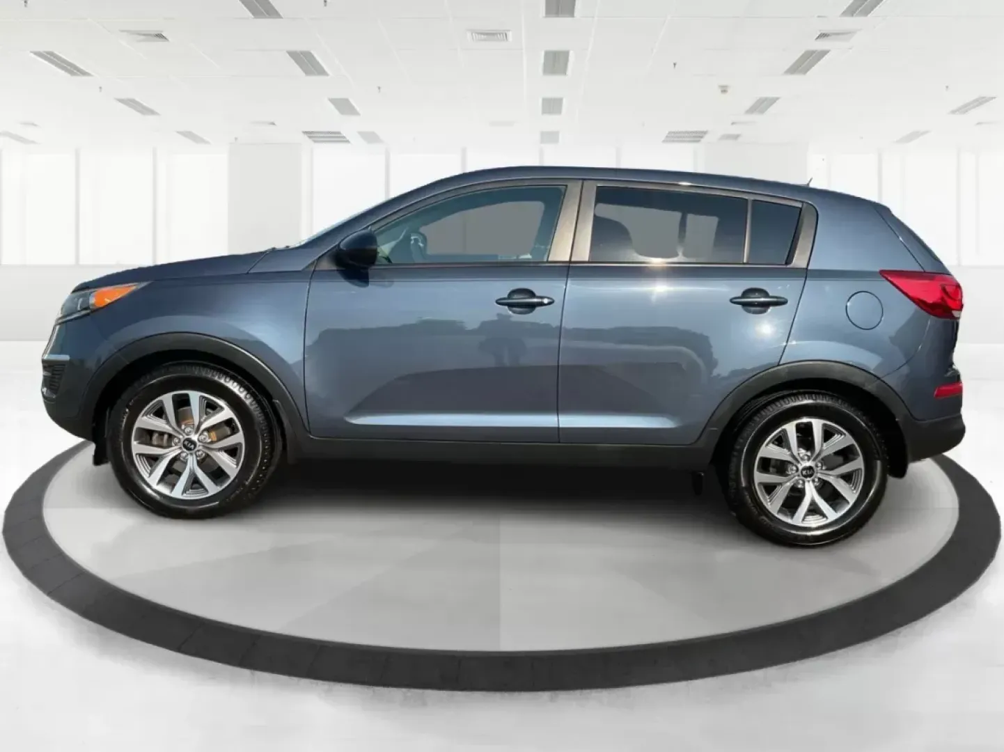2016 Kia Sportage LX (KNDPB3AC1G7) with an Theta II 2.4L I-4 gasoline direct injection engine, located at 1951 S Dayton Lakeview Rd., New Carlisle, OH, 45344, (937) 908-9800, 39.890999, -84.050255 - **2020 Kia Sportage LX: Your Perfect Companion for Family Adventures!**<br /> <br /> Are you ready to elevate your family outings or weekend getaways? Look no further than this stunning 2016 Kia Sportage LX, available now at Advantage Car and Credit in Fairborn, OH. This versatile crossover, with it - Photo#5