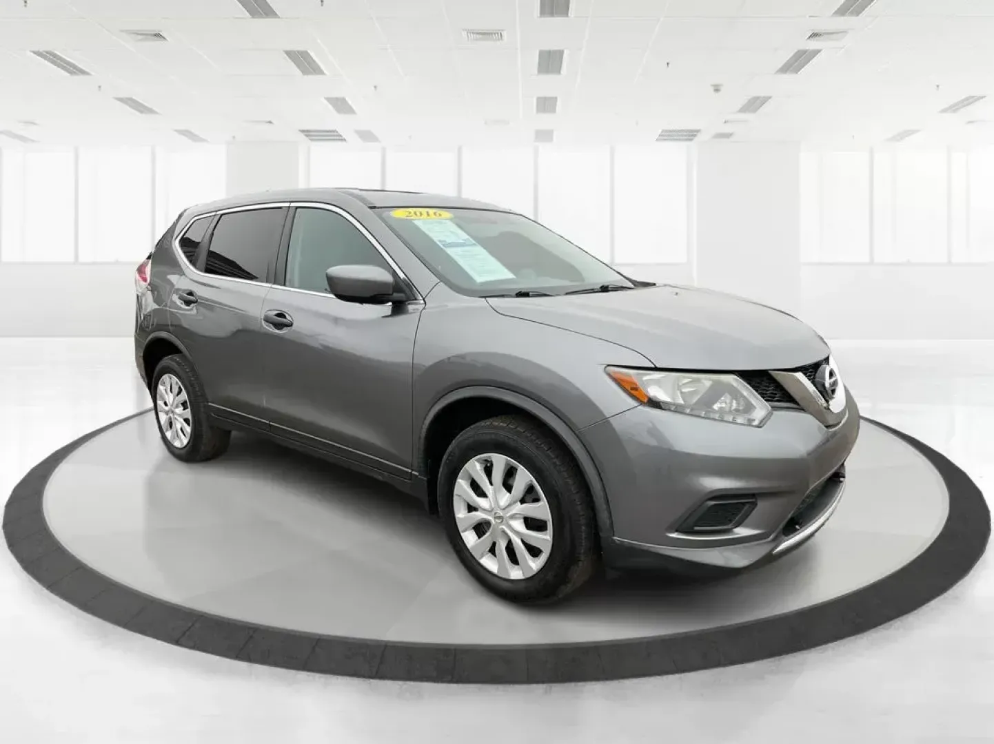2016 Nissan Rogue S AWD (KNMAT2MV4GP) with an 2.5L L4 DOHC 16V engine, Continuously Variable Transmission transmission, located at 1184 Kauffman Ave, Fairborn, OH, 45324, (937) 908-9800, 39.807072, -84.030914 - 2016 Nissan Rogue S AWD - Photo#0