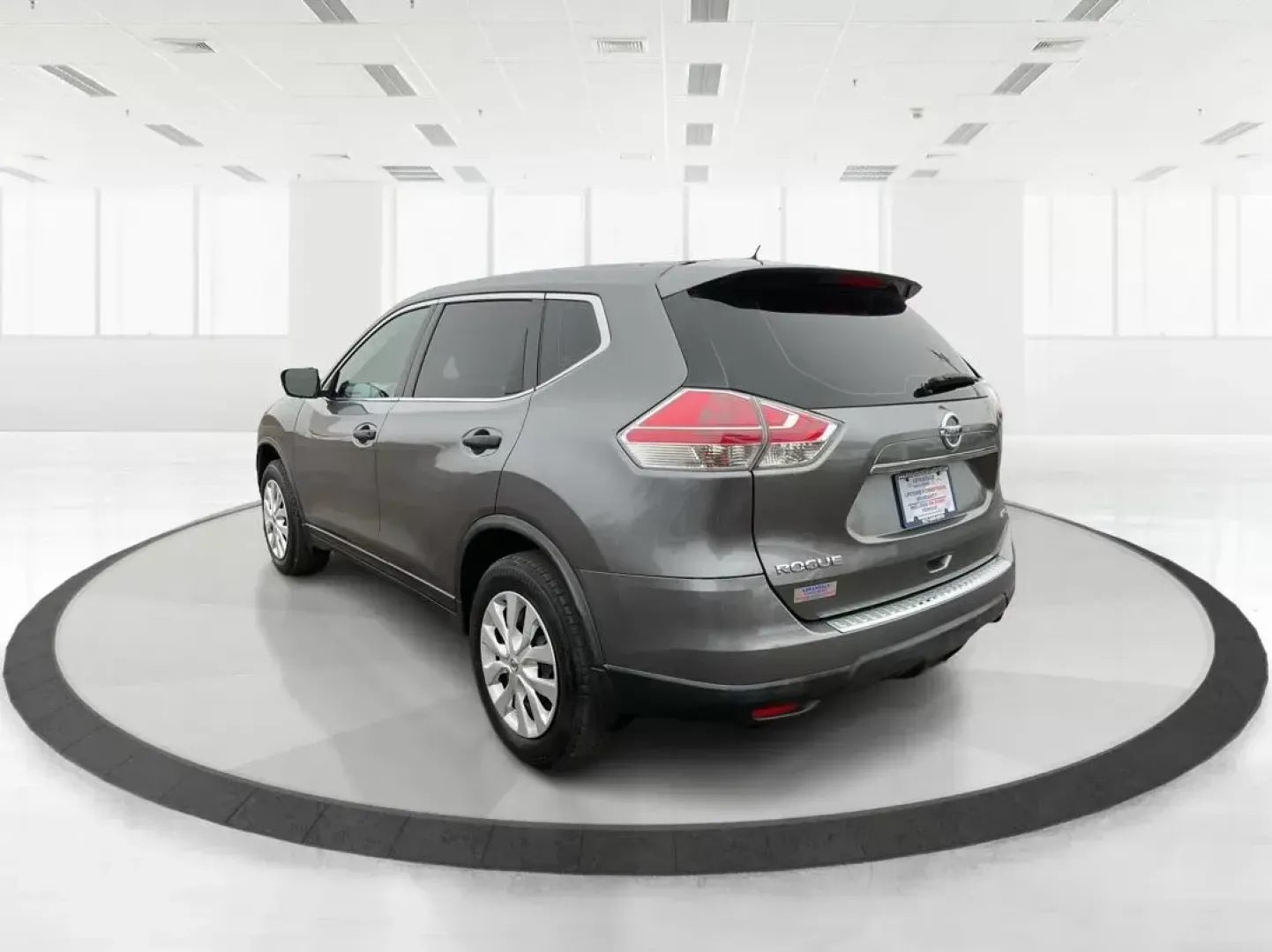 2016 Nissan Rogue S AWD (KNMAT2MV4GP) with an 2.5L L4 DOHC 16V engine, Continuously Variable Transmission transmission, located at 1184 Kauffman Ave, Fairborn, OH, 45324, (937) 908-9800, 39.807072, -84.030914 - 2016 Nissan Rogue S AWD - Photo#4