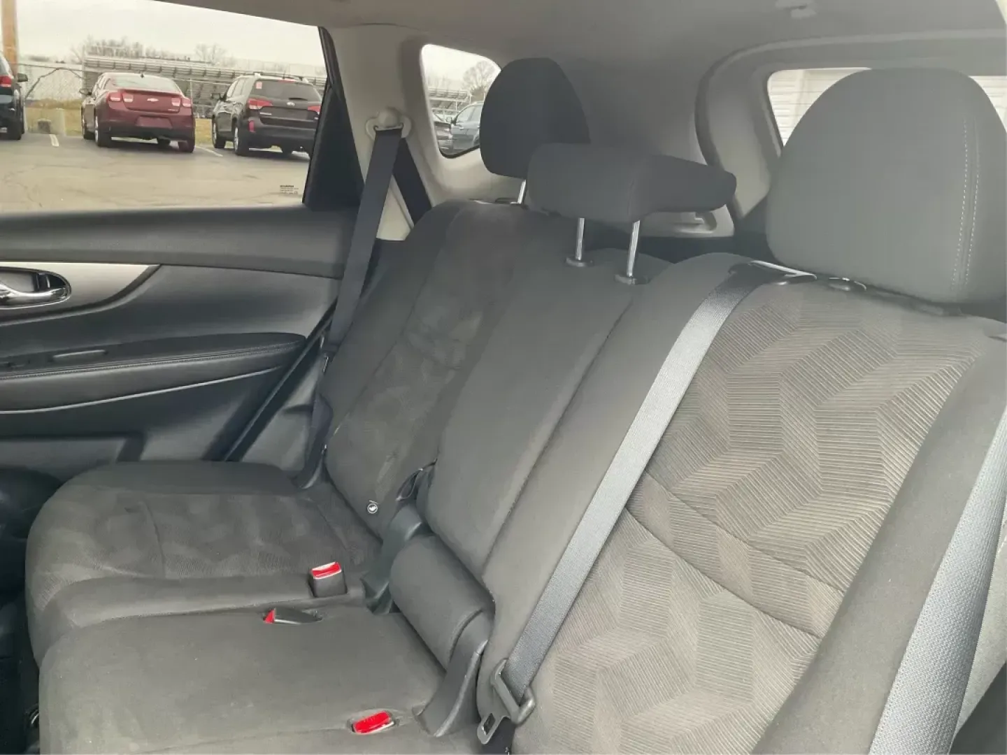2016 Nissan Rogue S AWD (KNMAT2MV4GP) with an 2.5L L4 DOHC 16V engine, Continuously Variable Transmission transmission, located at 1184 Kauffman Ave, Fairborn, OH, 45324, (937) 908-9800, 39.807072, -84.030914 - 2016 Nissan Rogue S AWD - Photo#9