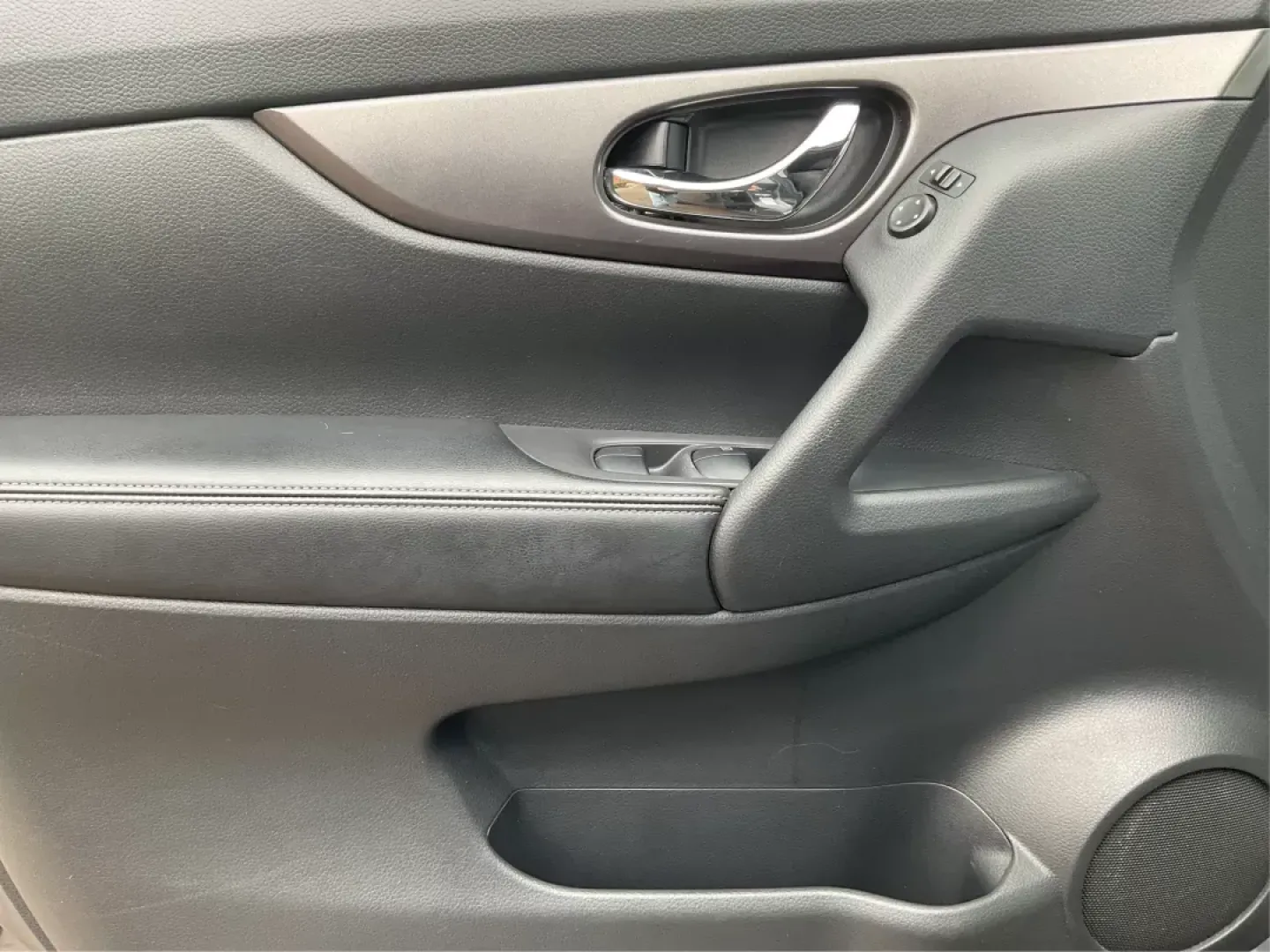 2016 Nissan Rogue S AWD (KNMAT2MV4GP) with an 2.5L L4 DOHC 16V engine, Continuously Variable Transmission transmission, located at 1184 Kauffman Ave, Fairborn, OH, 45324, (937) 908-9800, 39.807072, -84.030914 - 2016 Nissan Rogue S AWD - Photo#16