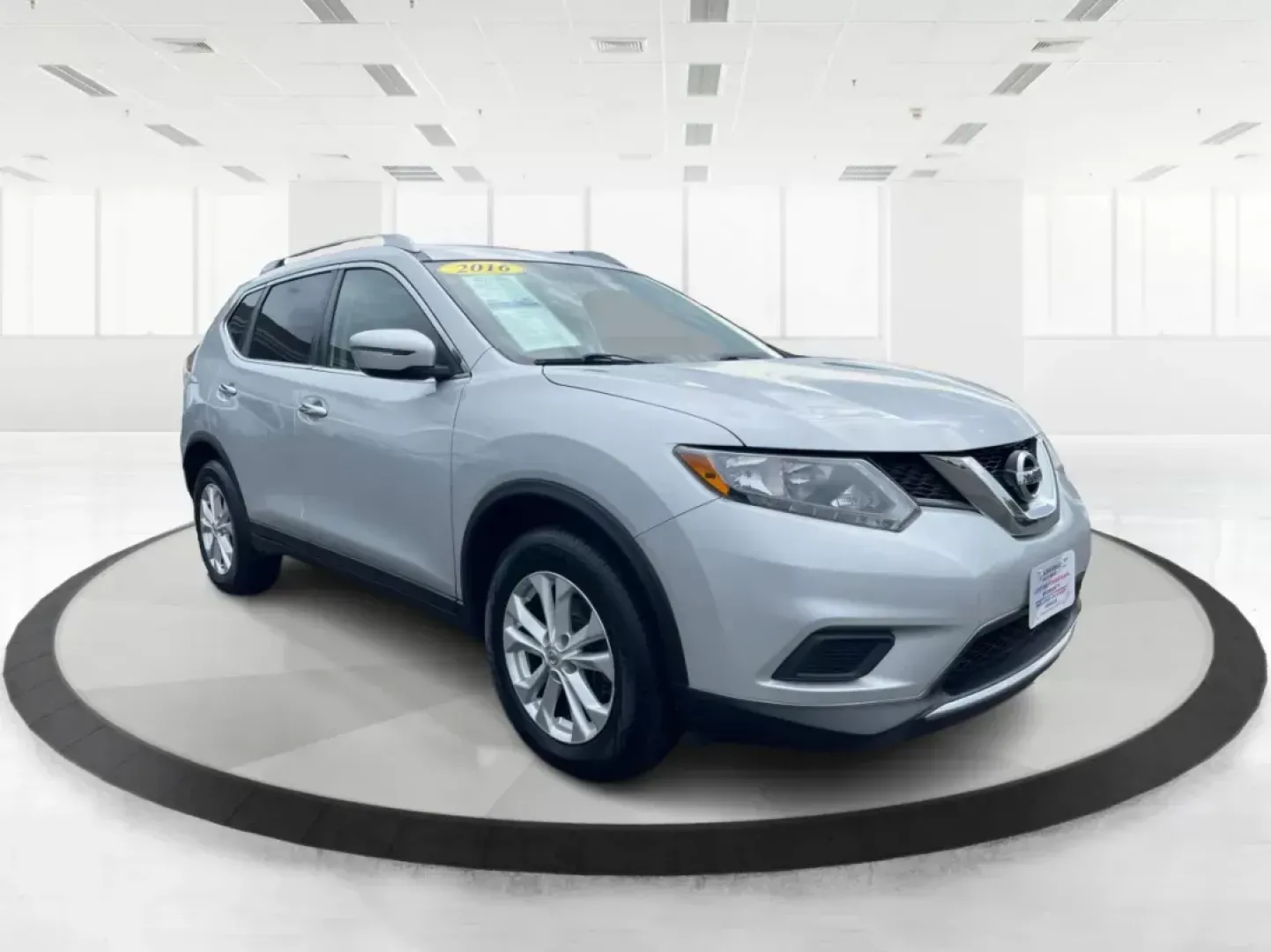 2016 Nissan Rogue SV (KNMAT2MV9GP) with an 2.5L I-4 DOHC engine, located at 1184 Kauffman Ave, Fairborn, OH, 45324, (937) 908-9800, 39.807072, -84.030914 - **Elevate Your Lifestyle with the 2016 Nissan Rogue SV Perfect for Family Adventures in Fairborn!**<br /> <br /> Are you searching for a vehicle that seamlessly fits into your active lifestyle? Look no further than the 2016 Nissan Rogue SV, now available at Advantage Car and Credit in Fairborn, OH. - Photo#0