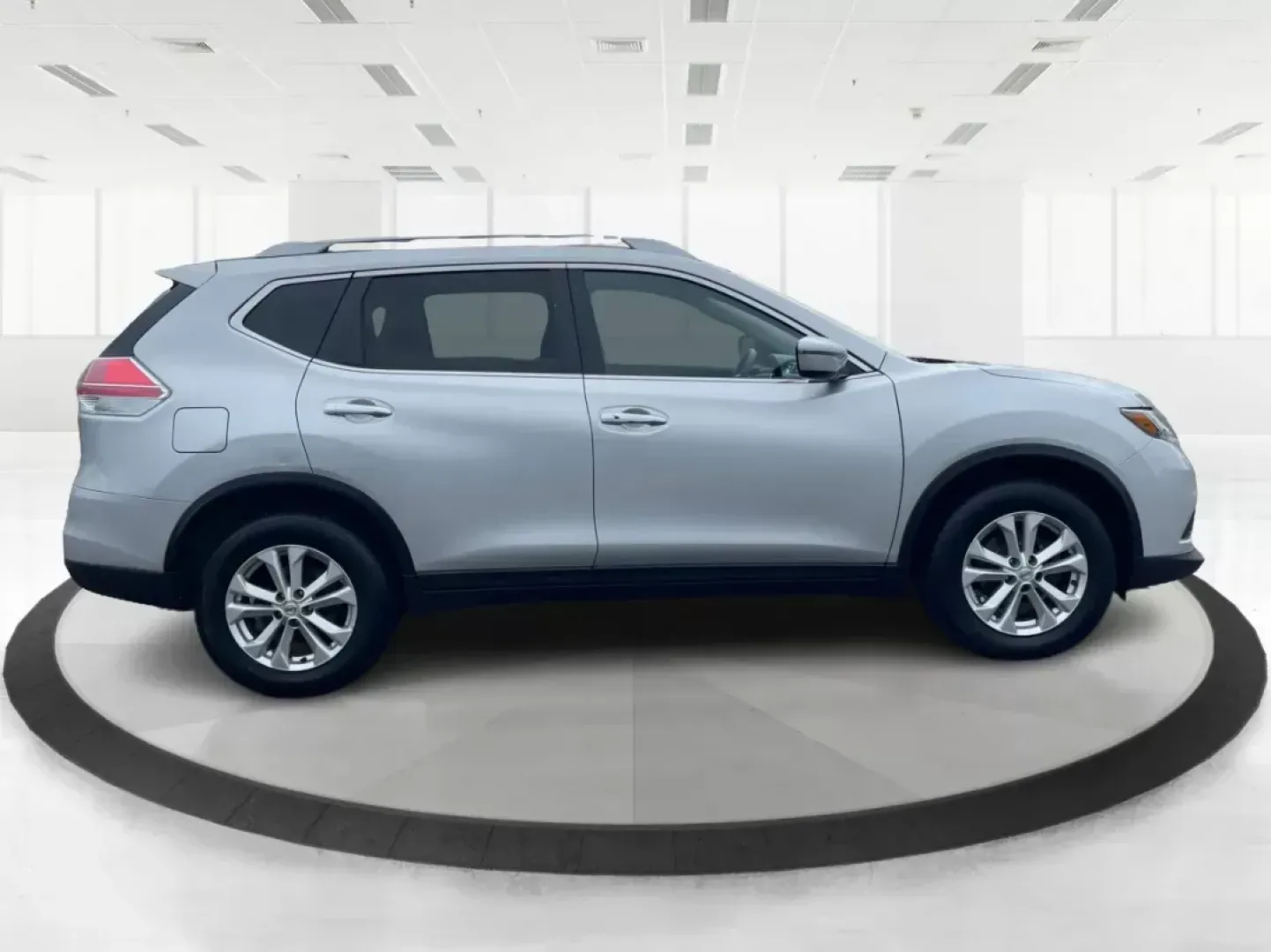 2016 Nissan Rogue SV (KNMAT2MV9GP) with an 2.5L I-4 DOHC engine, located at 1184 Kauffman Ave, Fairborn, OH, 45324, (937) 908-9800, 39.807072, -84.030914 - **Elevate Your Lifestyle with the 2016 Nissan Rogue SV Perfect for Family Adventures in Fairborn!**<br /> <br /> Are you searching for a vehicle that seamlessly fits into your active lifestyle? Look no further than the 2016 Nissan Rogue SV, now available at Advantage Car and Credit in Fairborn, OH. - Photo#1