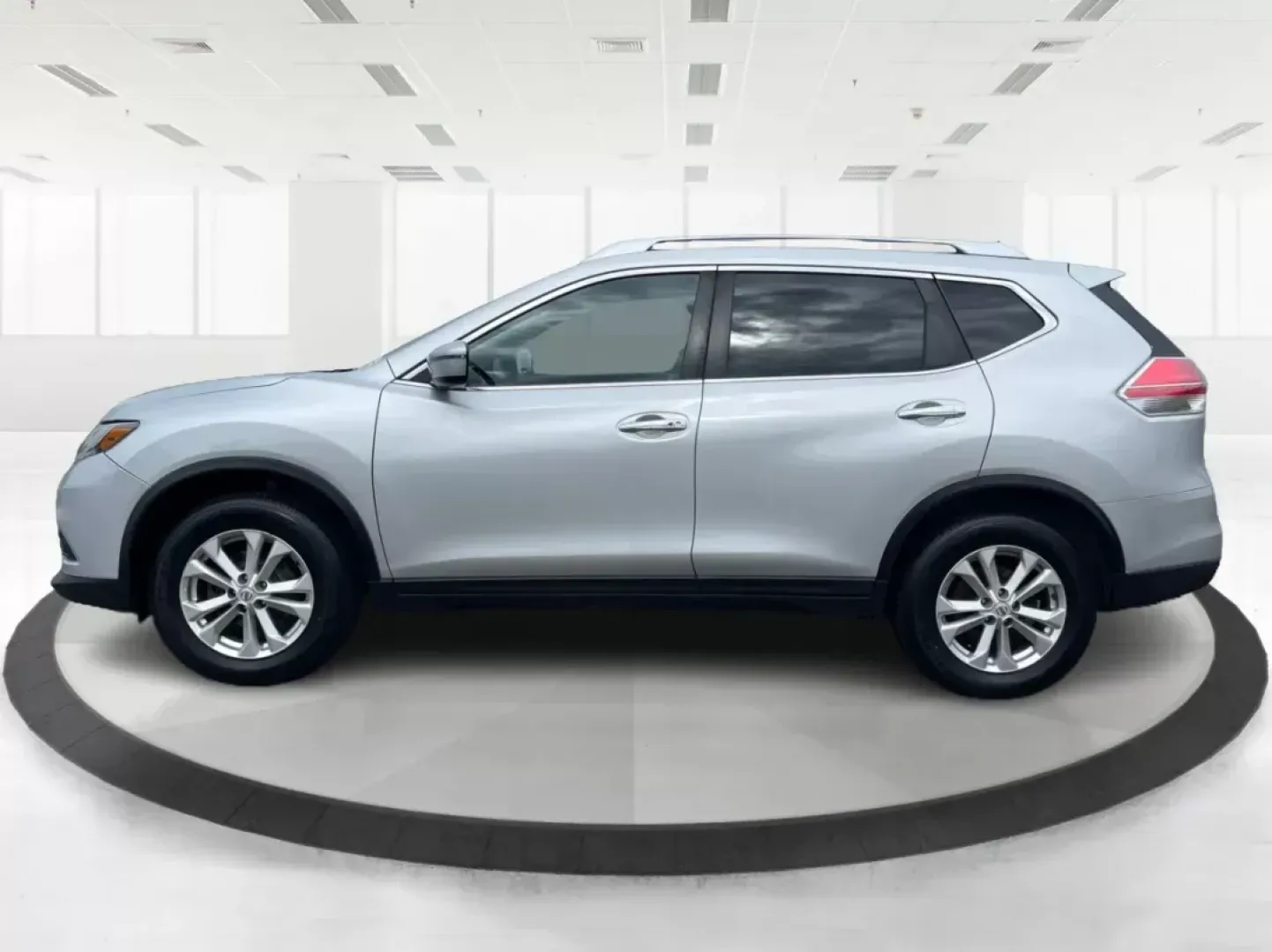 2016 Nissan Rogue SV (KNMAT2MV9GP) with an 2.5L I-4 DOHC engine, located at 1184 Kauffman Ave, Fairborn, OH, 45324, (937) 908-9800, 39.807072, -84.030914 - **Elevate Your Lifestyle with the 2016 Nissan Rogue SV Perfect for Family Adventures in Fairborn!**<br /> <br /> Are you searching for a vehicle that seamlessly fits into your active lifestyle? Look no further than the 2016 Nissan Rogue SV, now available at Advantage Car and Credit in Fairborn, OH. - Photo#5