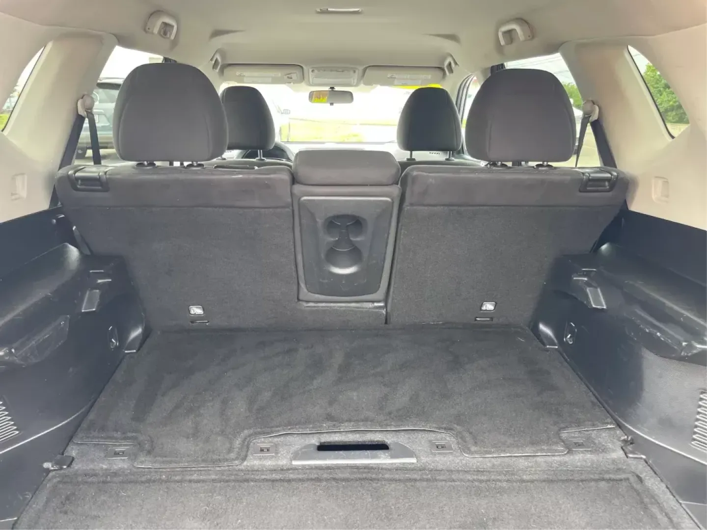 2016 Nissan Rogue SV (KNMAT2MV9GP) with an 2.5L I-4 DOHC engine, located at 1184 Kauffman Ave, Fairborn, OH, 45324, (937) 908-9800, 39.807072, -84.030914 - **Elevate Your Lifestyle with the 2016 Nissan Rogue SV Perfect for Family Adventures in Fairborn!**<br /> <br /> Are you searching for a vehicle that seamlessly fits into your active lifestyle? Look no further than the 2016 Nissan Rogue SV, now available at Advantage Car and Credit in Fairborn, OH. - Photo#11