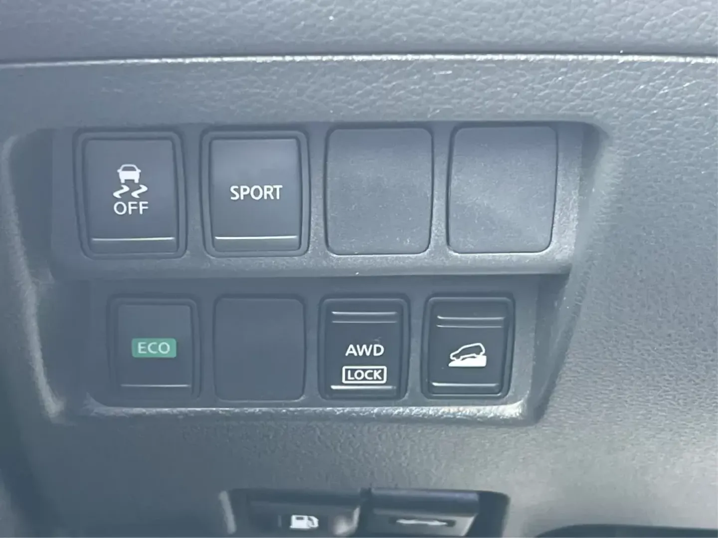 2016 Nissan Rogue SV (KNMAT2MV9GP) with an 2.5L I-4 DOHC engine, located at 1184 Kauffman Ave, Fairborn, OH, 45324, (937) 908-9800, 39.807072, -84.030914 - **Elevate Your Lifestyle with the 2016 Nissan Rogue SV Perfect for Family Adventures in Fairborn!**<br /> <br /> Are you searching for a vehicle that seamlessly fits into your active lifestyle? Look no further than the 2016 Nissan Rogue SV, now available at Advantage Car and Credit in Fairborn, OH. - Photo#16