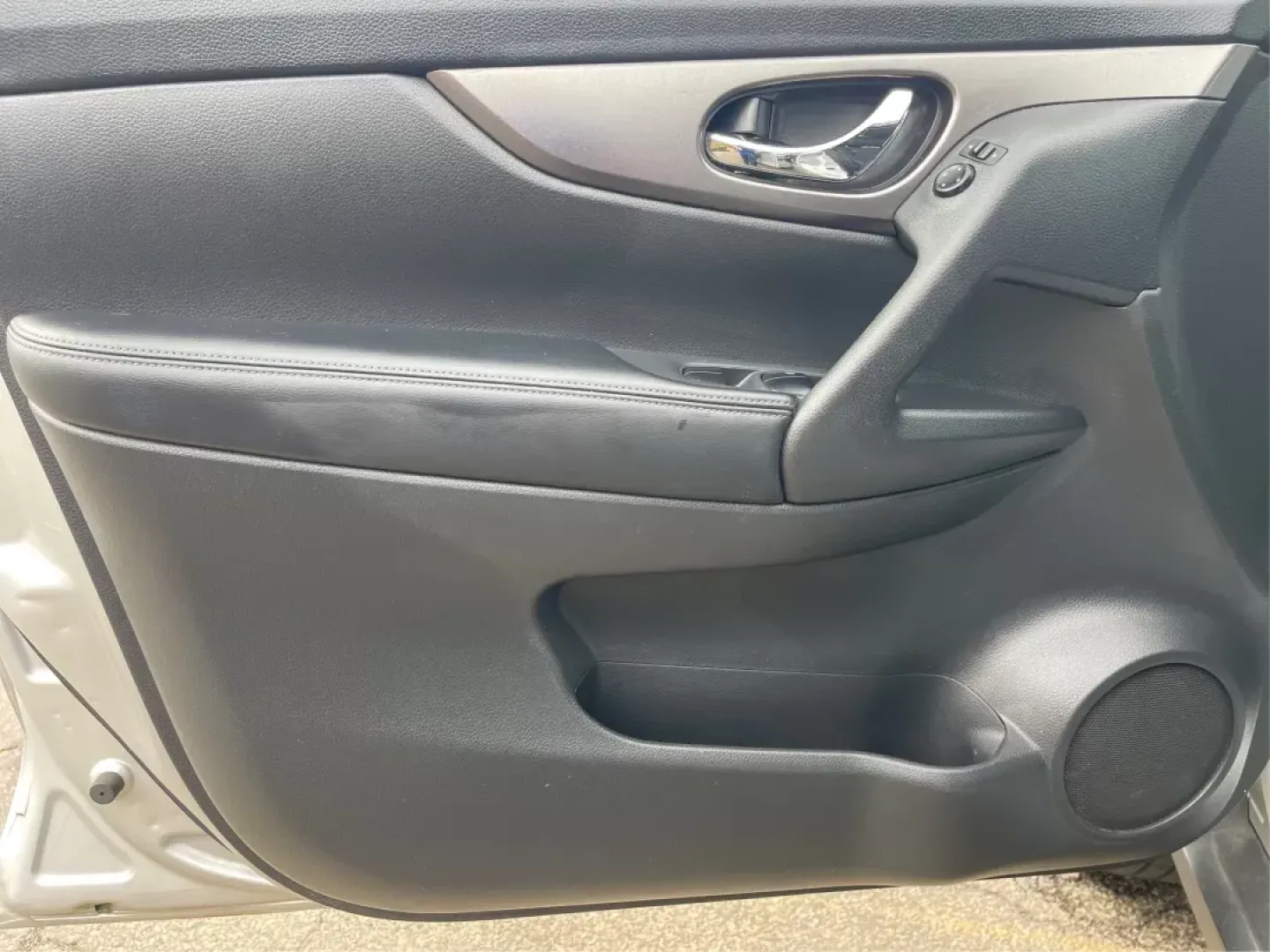 2016 Nissan Rogue SV (KNMAT2MV9GP) with an 2.5L I-4 DOHC engine, located at 1184 Kauffman Ave, Fairborn, OH, 45324, (937) 908-9800, 39.807072, -84.030914 - **Elevate Your Lifestyle with the 2016 Nissan Rogue SV Perfect for Family Adventures in Fairborn!**<br /> <br /> Are you searching for a vehicle that seamlessly fits into your active lifestyle? Look no further than the 2016 Nissan Rogue SV, now available at Advantage Car and Credit in Fairborn, OH. - Photo#18