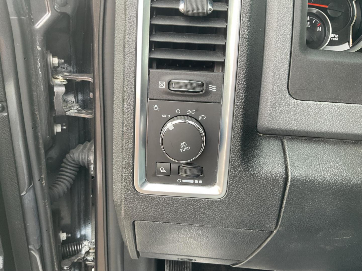2016 Ram 1500 SLT Crew Cab SWB 4WD (1C6RR7LT9GS) with an 5.7L V8 OHV 16V engine, 8-Speed Automatic transmission, located at 8750 N County Rd 25A, Piqua, OH, 45356, (937) 908-9800, 40.164391, -84.232513 - 2016 Ram 1500 SLT Crew Cab SWB 4WD - Photo#15