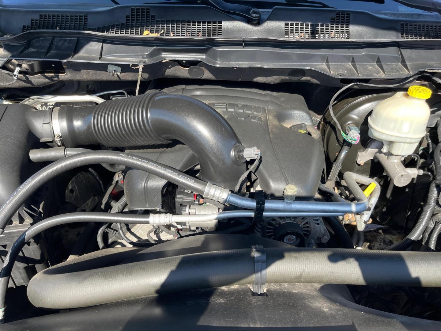 2016 Ram 1500 Express (1C6RR7FTXGS) with an HEMI 5.7L V-8 variable valve control engine, located at 1951 S Dayton Lakeview Rd., New Carlisle, OH, 45344, (937) 908-9800, 39.890999, -84.050255 - 2016 Ram 1500 Express - Photo#10
