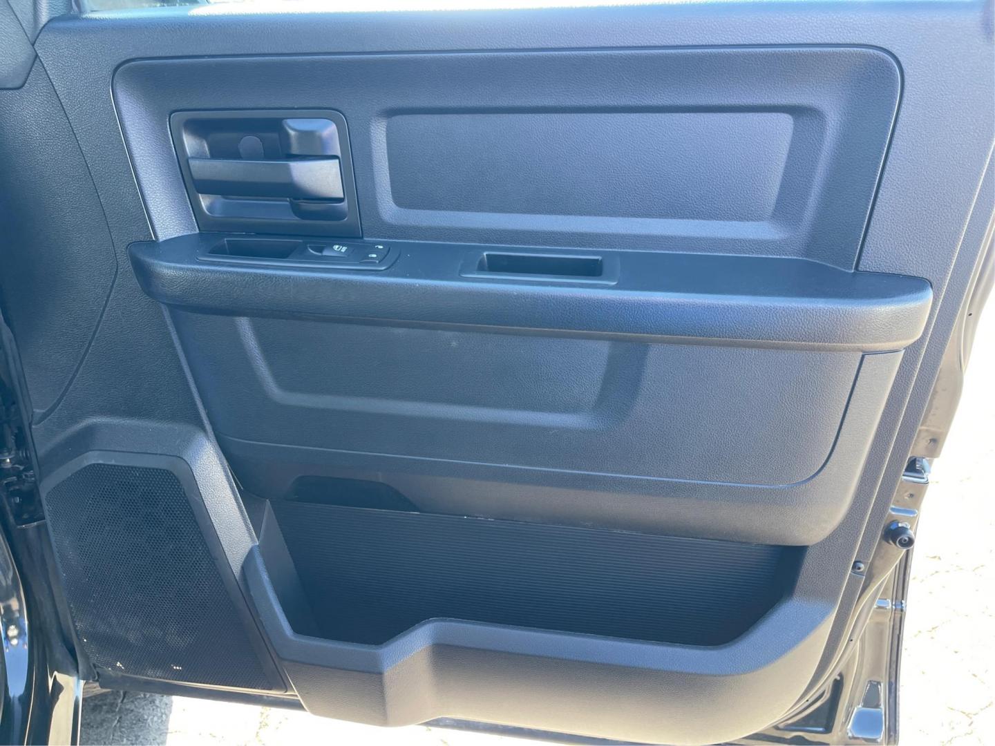 2016 Ram 1500 Express (1C6RR7FTXGS) with an HEMI 5.7L V-8 variable valve control engine, located at 1951 S Dayton Lakeview Rd., New Carlisle, OH, 45344, (937) 908-9800, 39.890999, -84.050255 - 2016 Ram 1500 Express - Photo#19