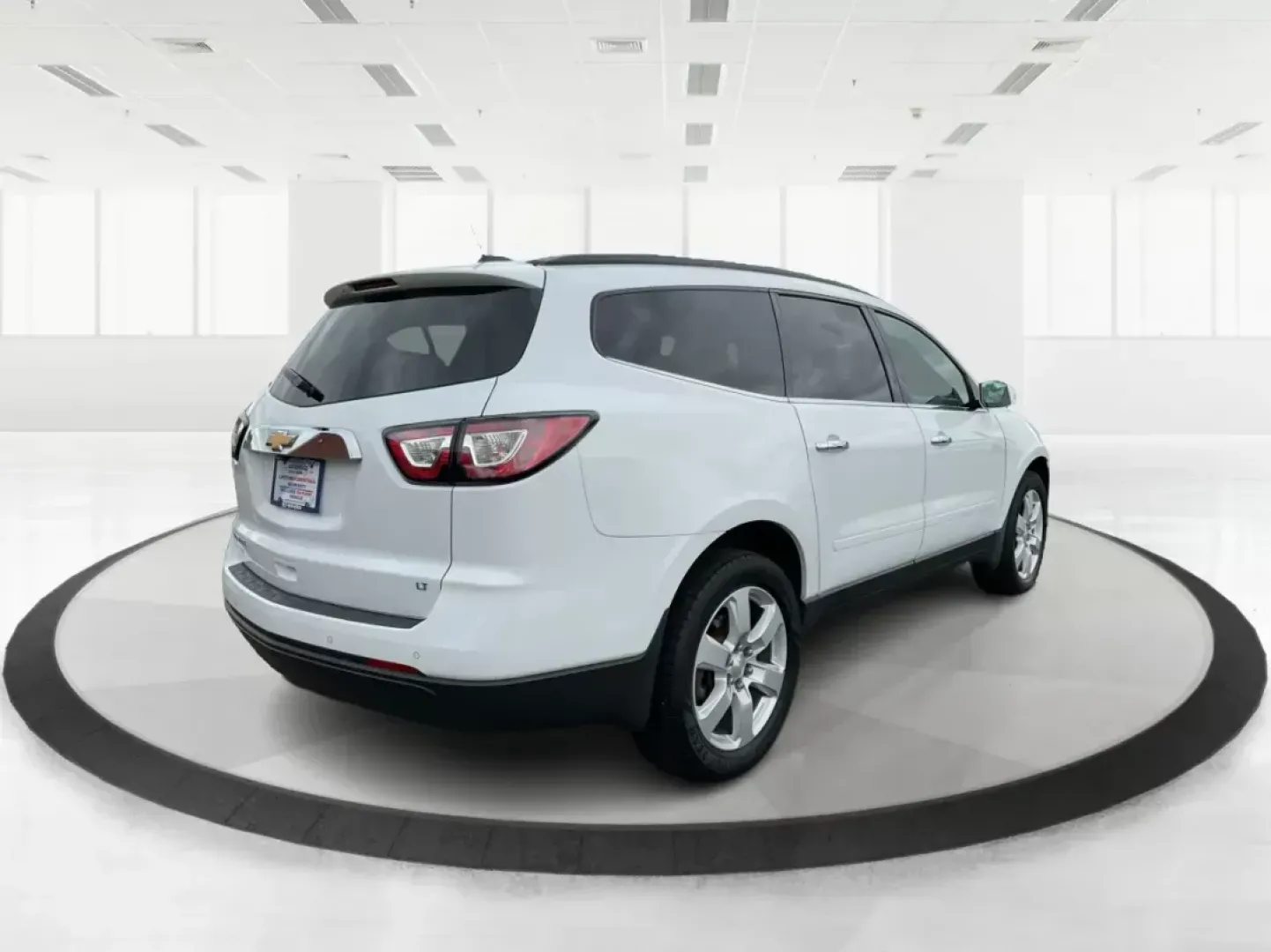 2017 Chevrolet Traverse 1LT (1GNKRGKD3HJ) with an 3.6L V-6 gasoline direct injection engine, located at 401 Woodman Dr, Riverside, OH, 45431, (937) 908-9800, 39.760899, -84.123421 - 2017 Chevrolet Traverse 1LT - Photo#1