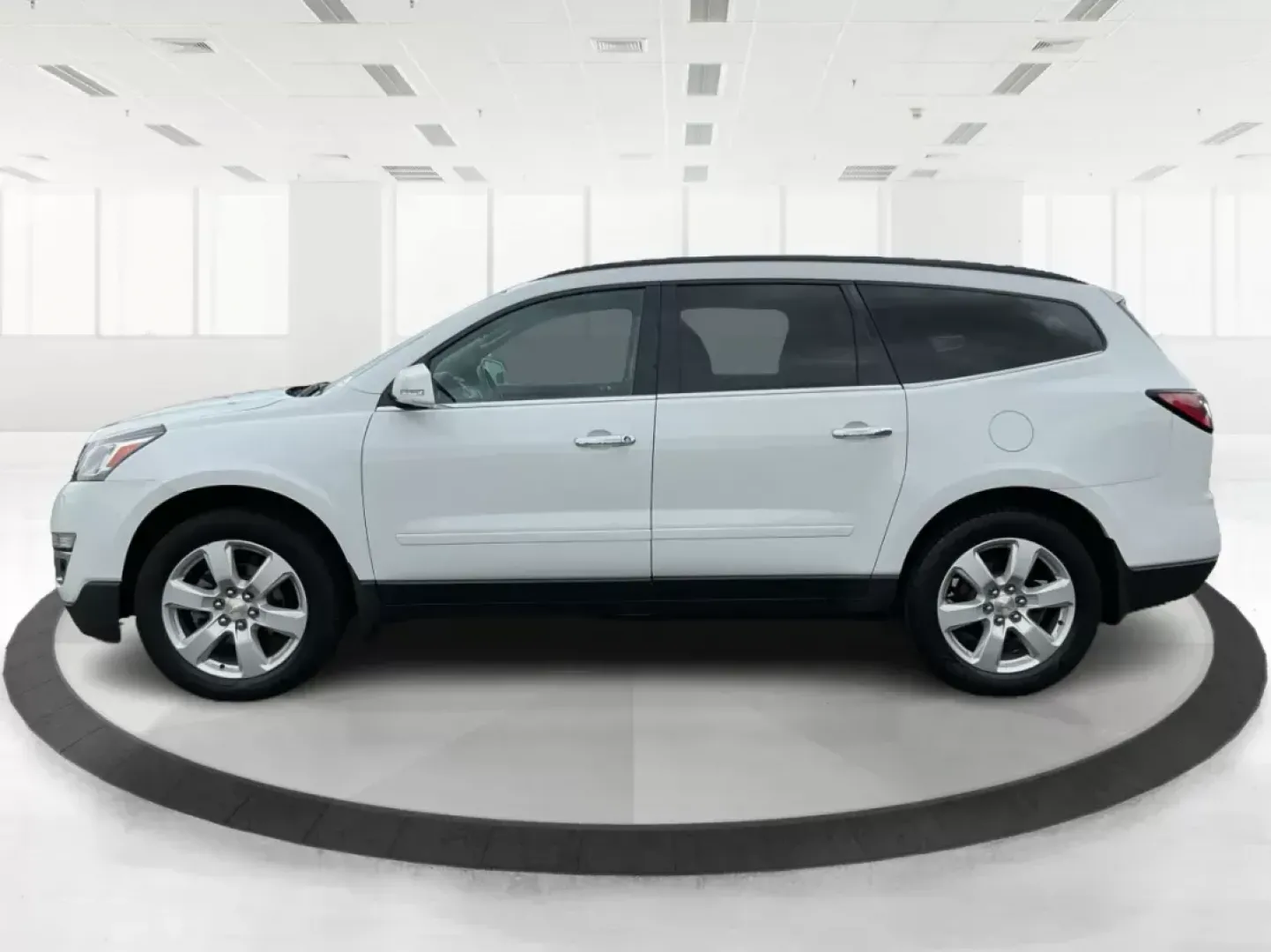 2017 Chevrolet Traverse 1LT (1GNKRGKD3HJ) with an 3.6L V-6 gasoline direct injection engine, located at 401 Woodman Dr, Riverside, OH, 45431, (937) 908-9800, 39.760899, -84.123421 - 2017 Chevrolet Traverse 1LT - Photo#4