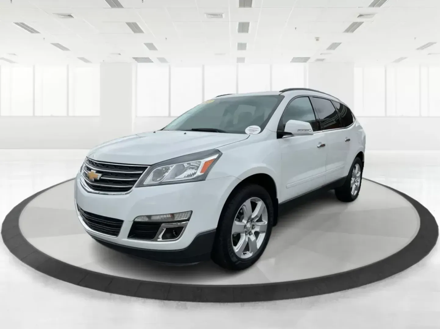 2017 Chevrolet Traverse 1LT (1GNKRGKD3HJ) with an 3.6L V-6 gasoline direct injection engine, located at 401 Woodman Dr, Riverside, OH, 45431, (937) 908-9800, 39.760899, -84.123421 - 2017 Chevrolet Traverse 1LT - Photo#6