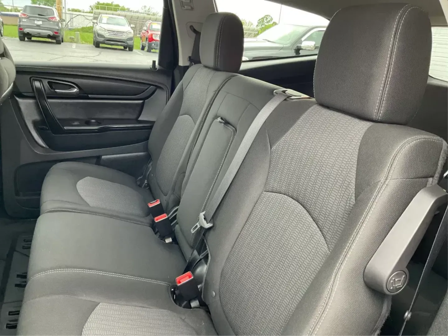 2017 Chevrolet Traverse 1LT (1GNKRGKD3HJ) with an 3.6L V-6 gasoline direct injection engine, located at 401 Woodman Dr, Riverside, OH, 45431, (937) 908-9800, 39.760899, -84.123421 - 2017 Chevrolet Traverse 1LT - Photo#8