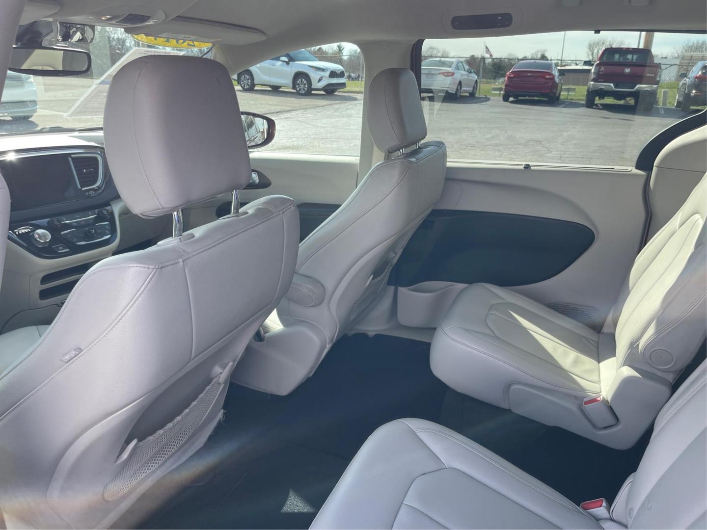 2017 Chrysler Pacifica Touring-L (2C4RC1BG2HR) with an 3.6L V-6 DOHC engine, located at 1230 East Main St, Xenia, OH, 45385, (937) 908-9800, 39.688026, -83.910172 - 2017 Chrysler Pacifica Touring-L - Photo#9