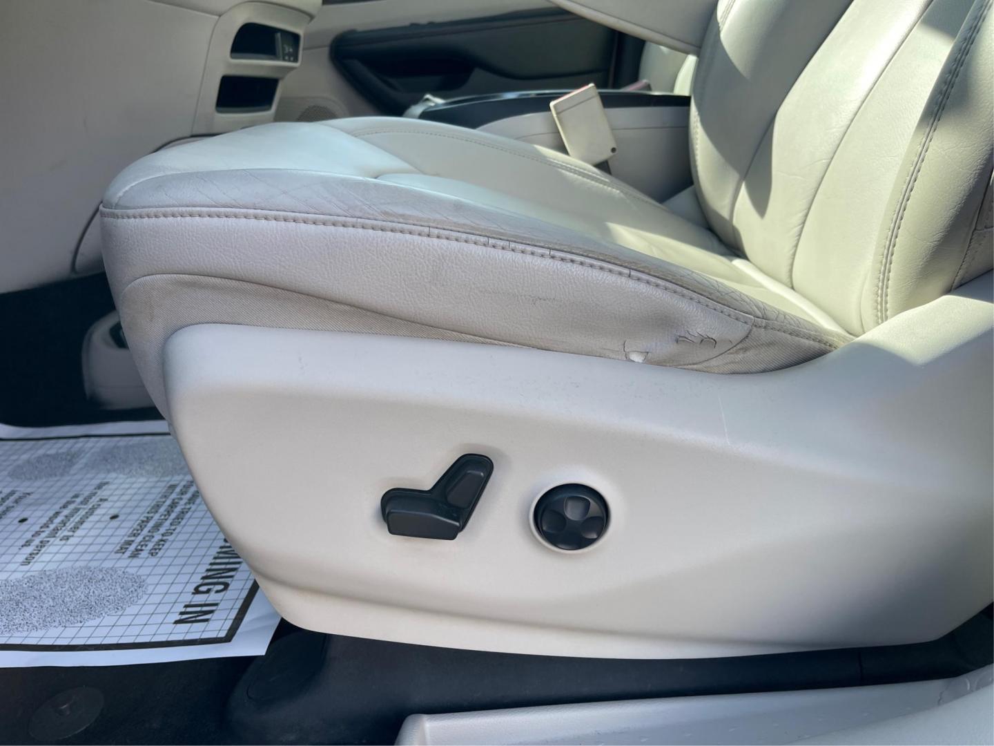 2017 Chrysler Pacifica Touring-L (2C4RC1BG2HR) with an 3.6L V-6 DOHC engine, located at 1230 East Main St, Xenia, OH, 45385, (937) 908-9800, 39.688026, -83.910172 - 2017 Chrysler Pacifica Touring-L - Photo#17