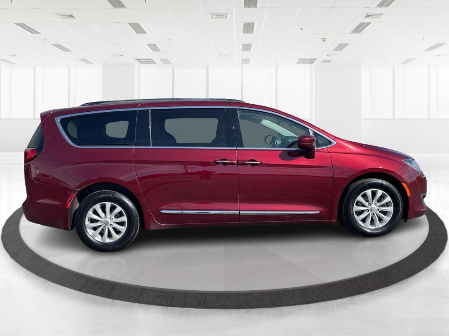 2017 Chrysler Pacifica Touring-L (2C4RC1BG2HR) with an 3.6L V-6 DOHC engine, located at 1230 East Main St, Xenia, OH, 45385, (937) 908-9800, 39.688026, -83.910172 - 2017 Chrysler Pacifica Touring-L - Photo#1